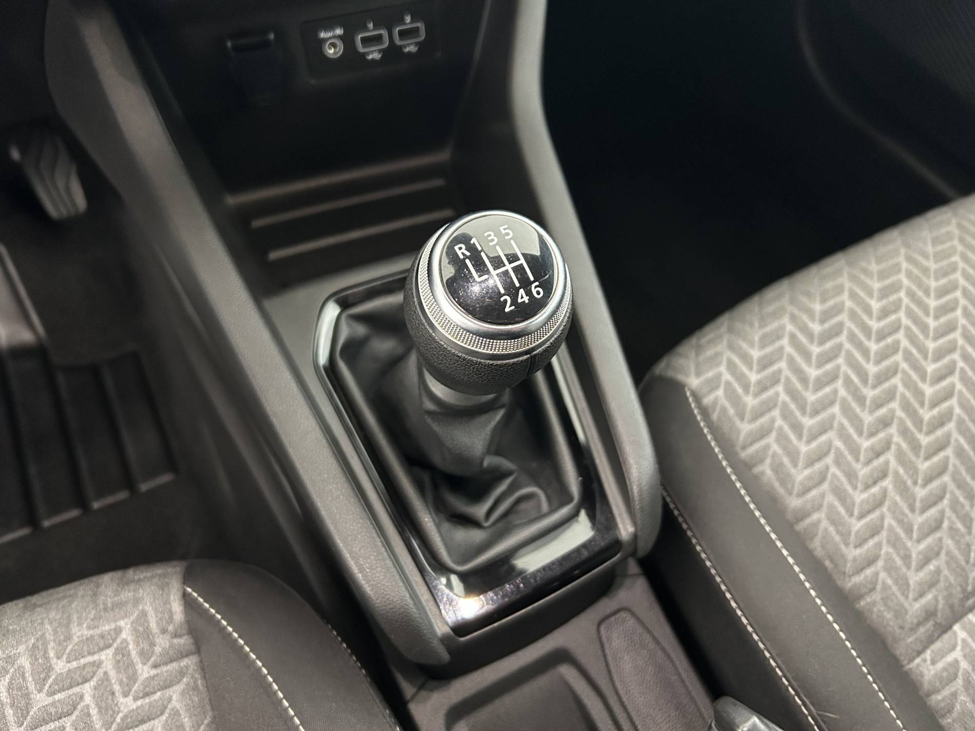 Vente en ligne Renault Clio 5 Clio TCe 90 - 21N au prix de 13 250 €