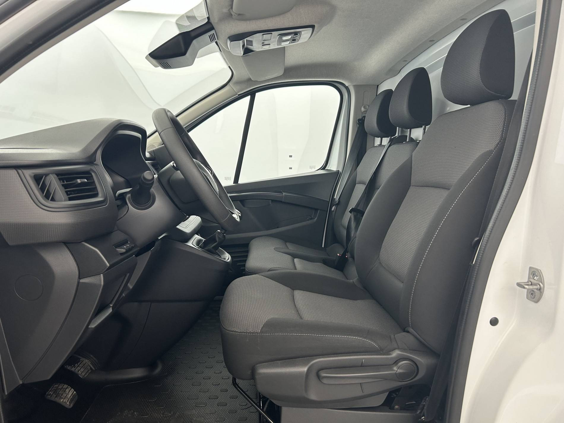 Vente en ligne Renault Trafic 3 Fourgon TRAFIC FGN L1H1 3000 KG BLUE DCI 130 au prix de 24 600 €