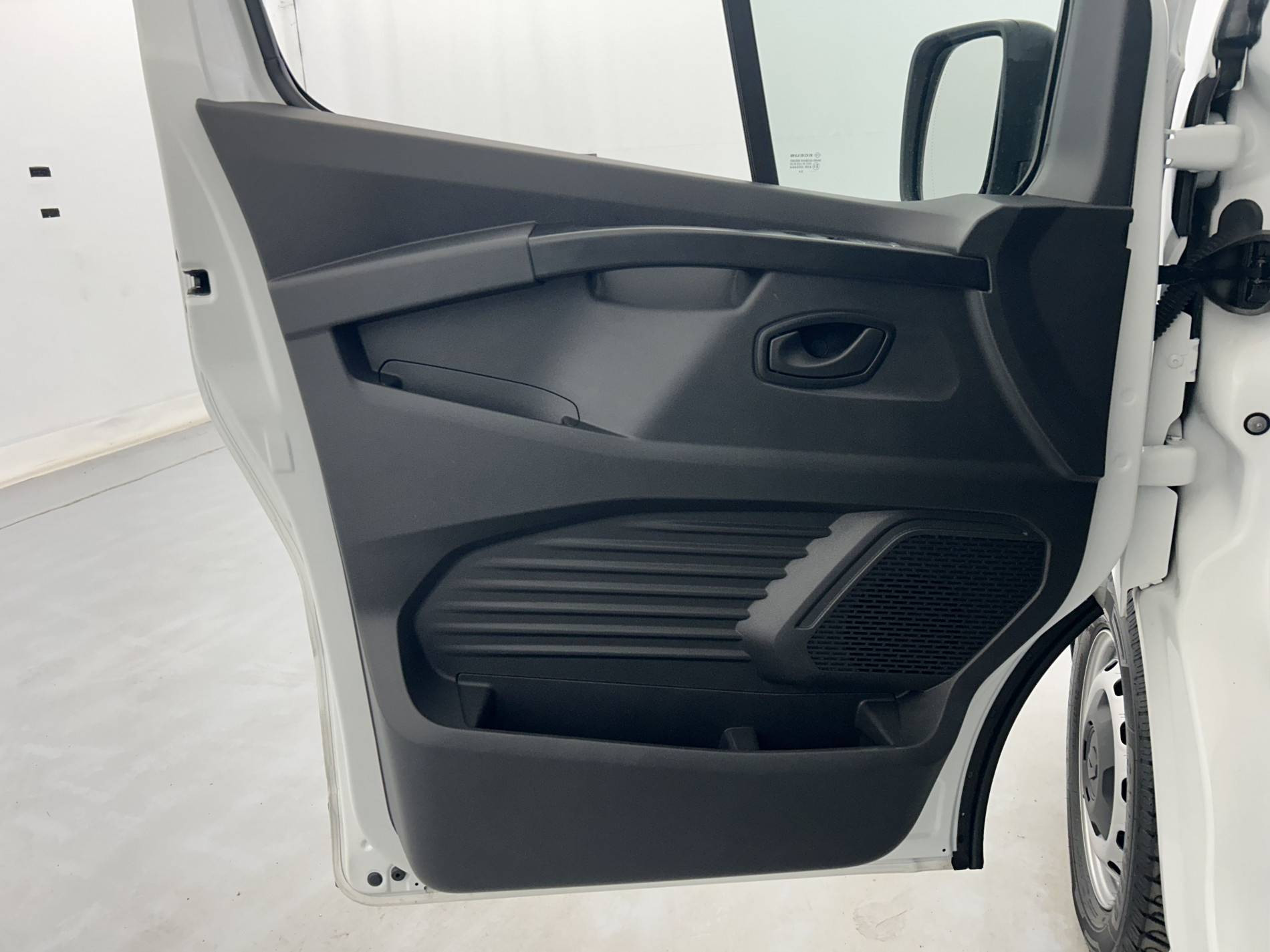 Vente en ligne Renault Trafic 3 Fourgon TRAFIC FGN L1H1 3000 KG BLUE DCI 130 au prix de 24 600 €