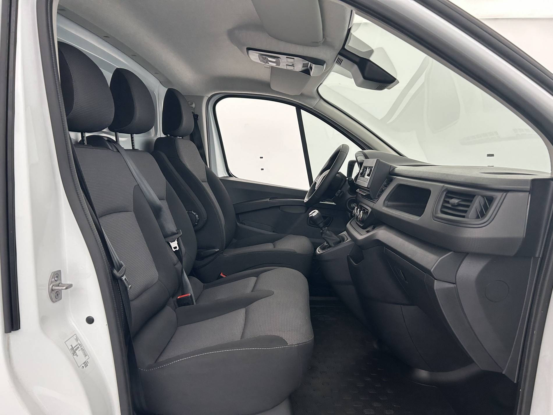 Vente en ligne Renault Trafic 3 Fourgon TRAFIC FGN L1H1 3000 KG BLUE DCI 130 au prix de 24 600 €