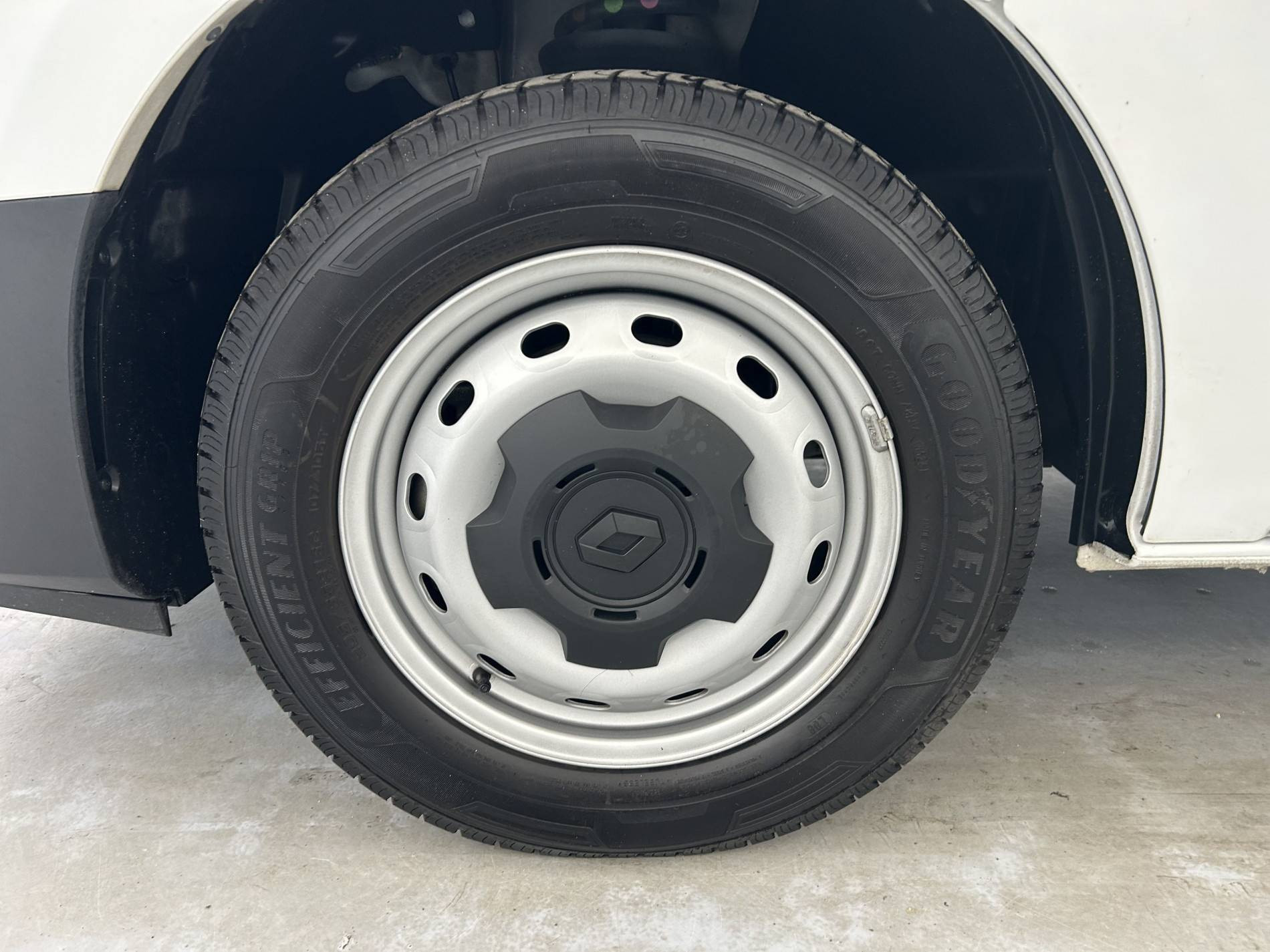 Vente en ligne Renault Trafic 3 Fourgon TRAFIC FGN L1H1 3000 KG BLUE DCI 130 au prix de 24 600 €