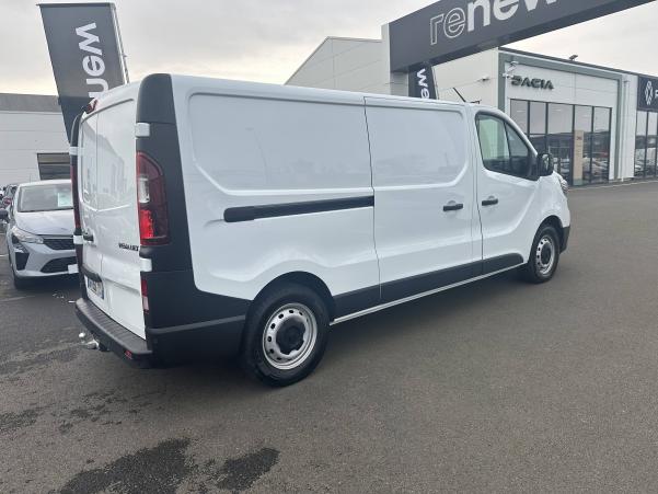 Vente en ligne Renault Trafic 3 Fourgon TRAFIC FGN L2H1 3000 KG BLUE DCI 150 EDC au prix de 37 800 €