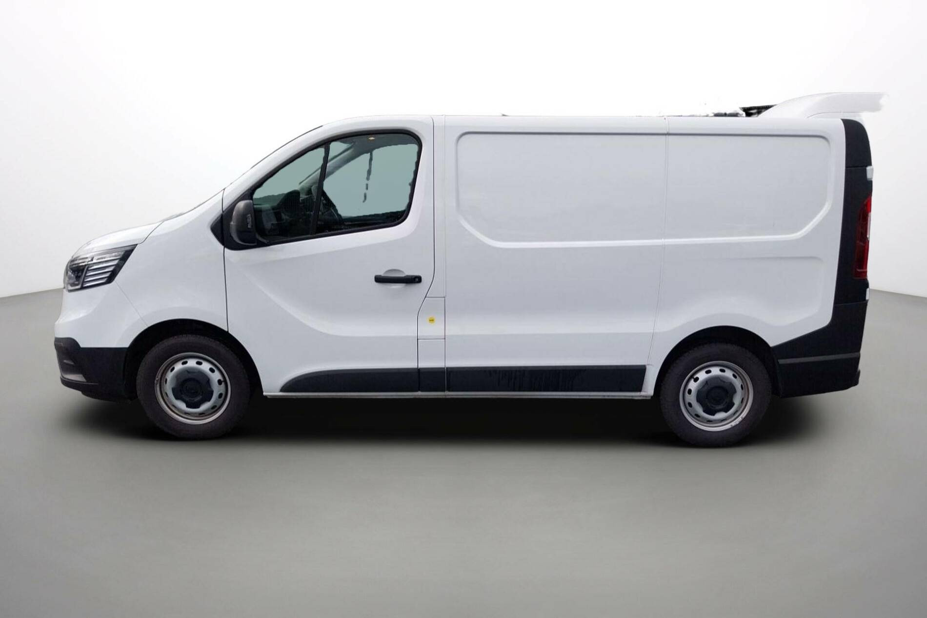 Vente en ligne Renault Trafic 3 Fourgon TRAFIC FGN L1H1 3000 KG BLUE DCI 130 au prix de 24 600 €