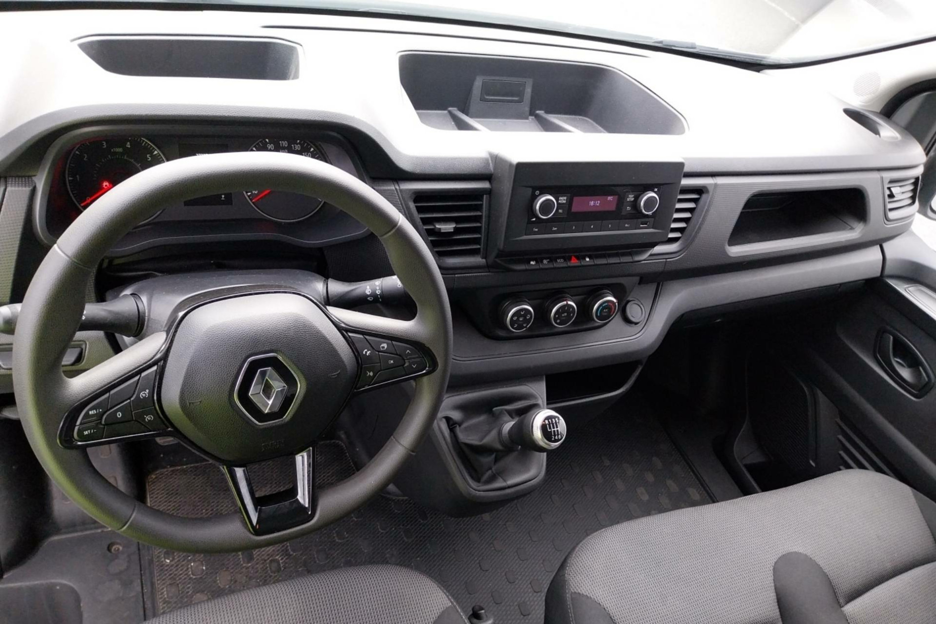 Vente en ligne Renault Trafic 3 Fourgon TRAFIC FGN L1H1 3000 KG BLUE DCI 130 au prix de 24 600 €