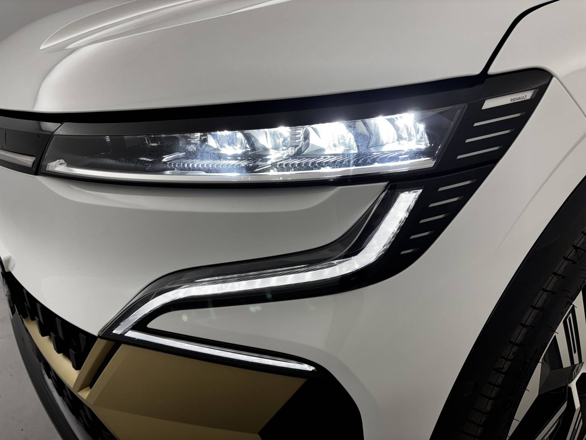 Vente en ligne Renault Megane E-Tech  EV60 220 ch super charge au prix de 23 900 €