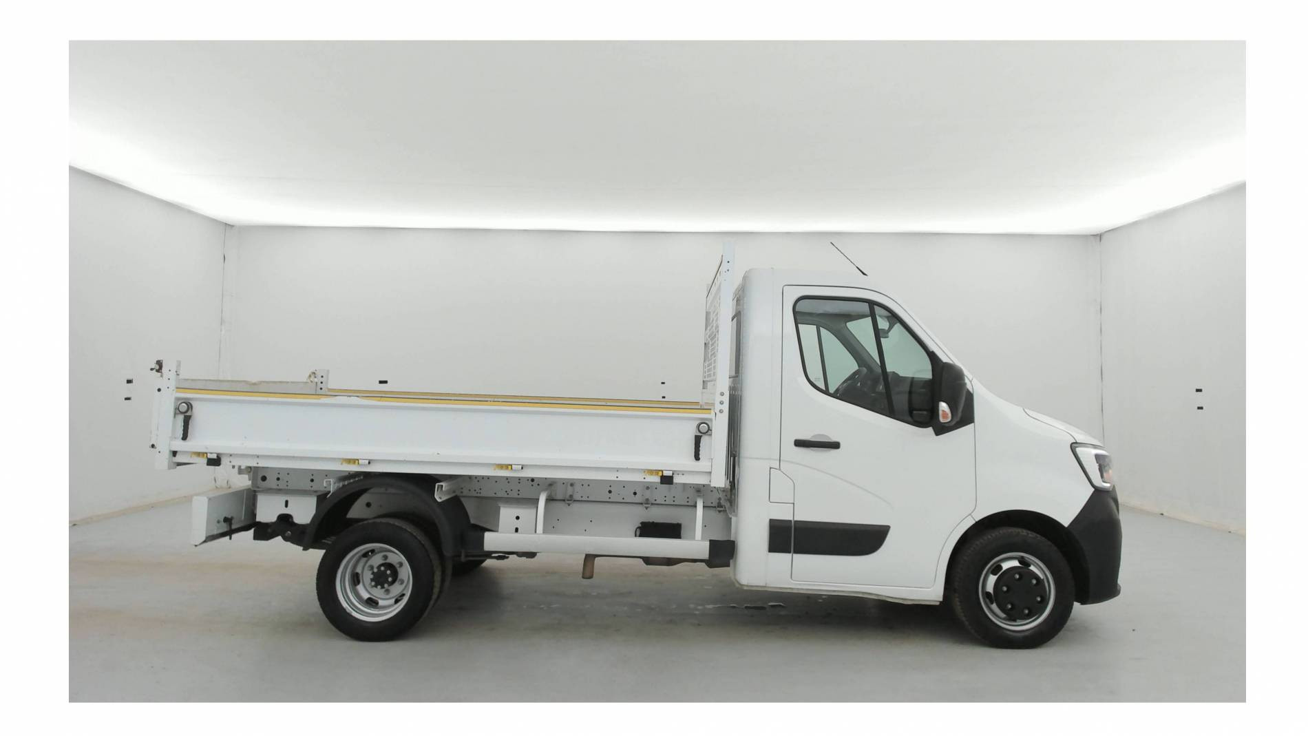 Vente en ligne Renault Master 3 Châssis Cabine MASTER CC PROP RJ3500 L2 PAFC BLUE DCI 130 EURO VI au prix de 33 300 €