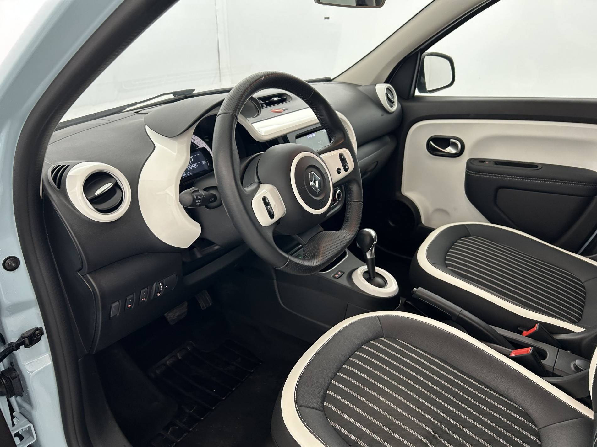 Vente en ligne Renault Twingo Electrique Twingo III E-Tech au prix de 12 500 €