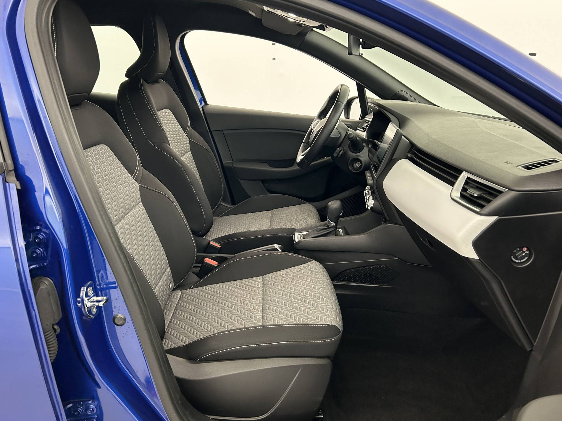 Vente en ligne Renault Clio 5 Clio E-Tech 140 - 21N au prix de 16 450 €