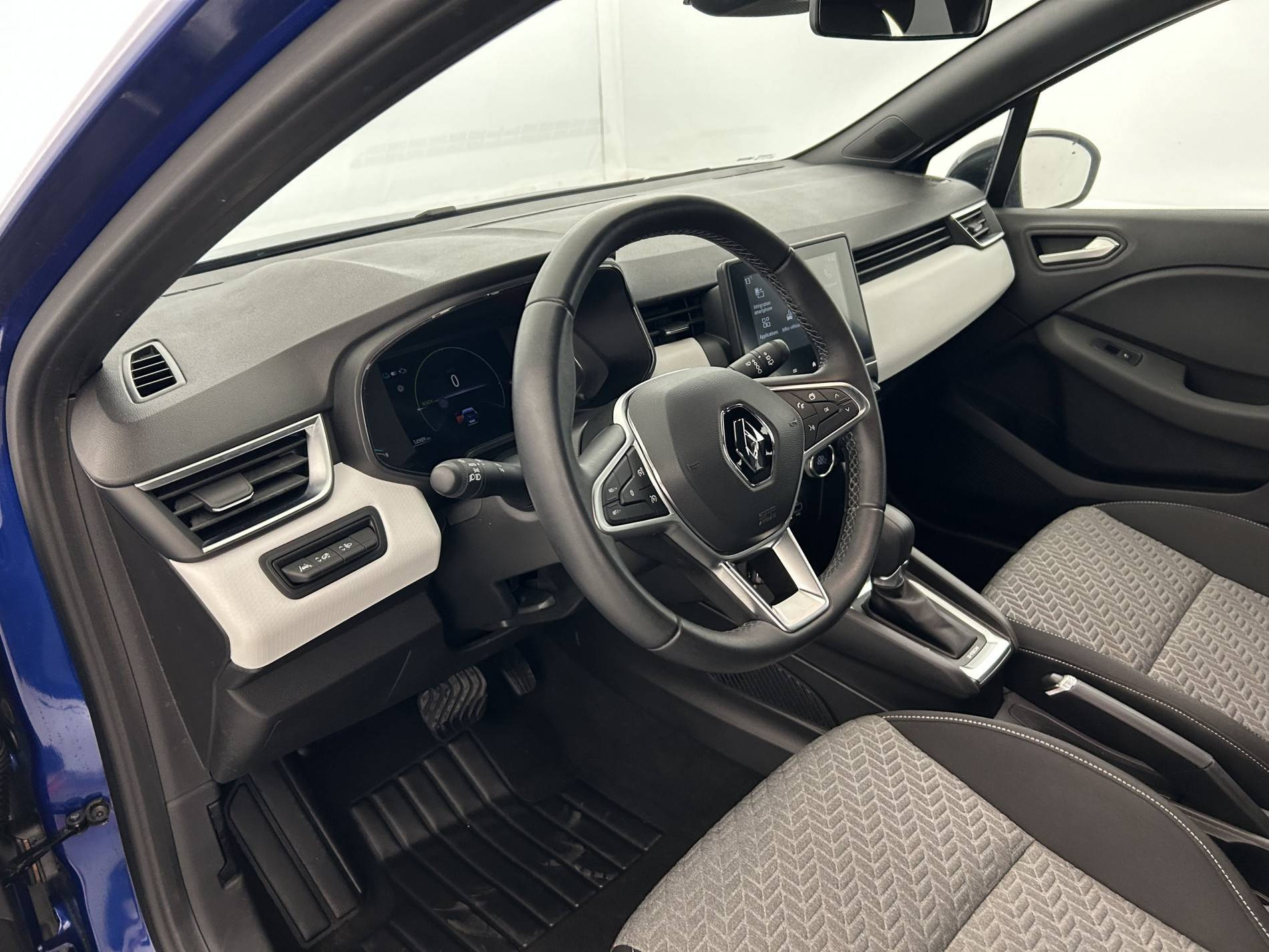 Vente en ligne Renault Clio 5 Clio E-Tech 140 - 21N au prix de 16 450 €