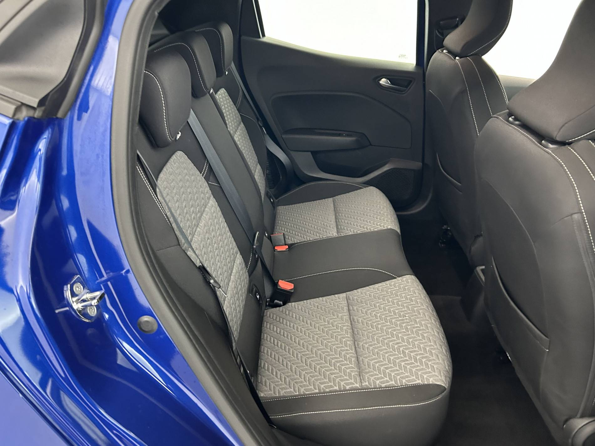 Vente en ligne Renault Clio 5 Clio E-Tech 140 - 21N au prix de 16 450 €