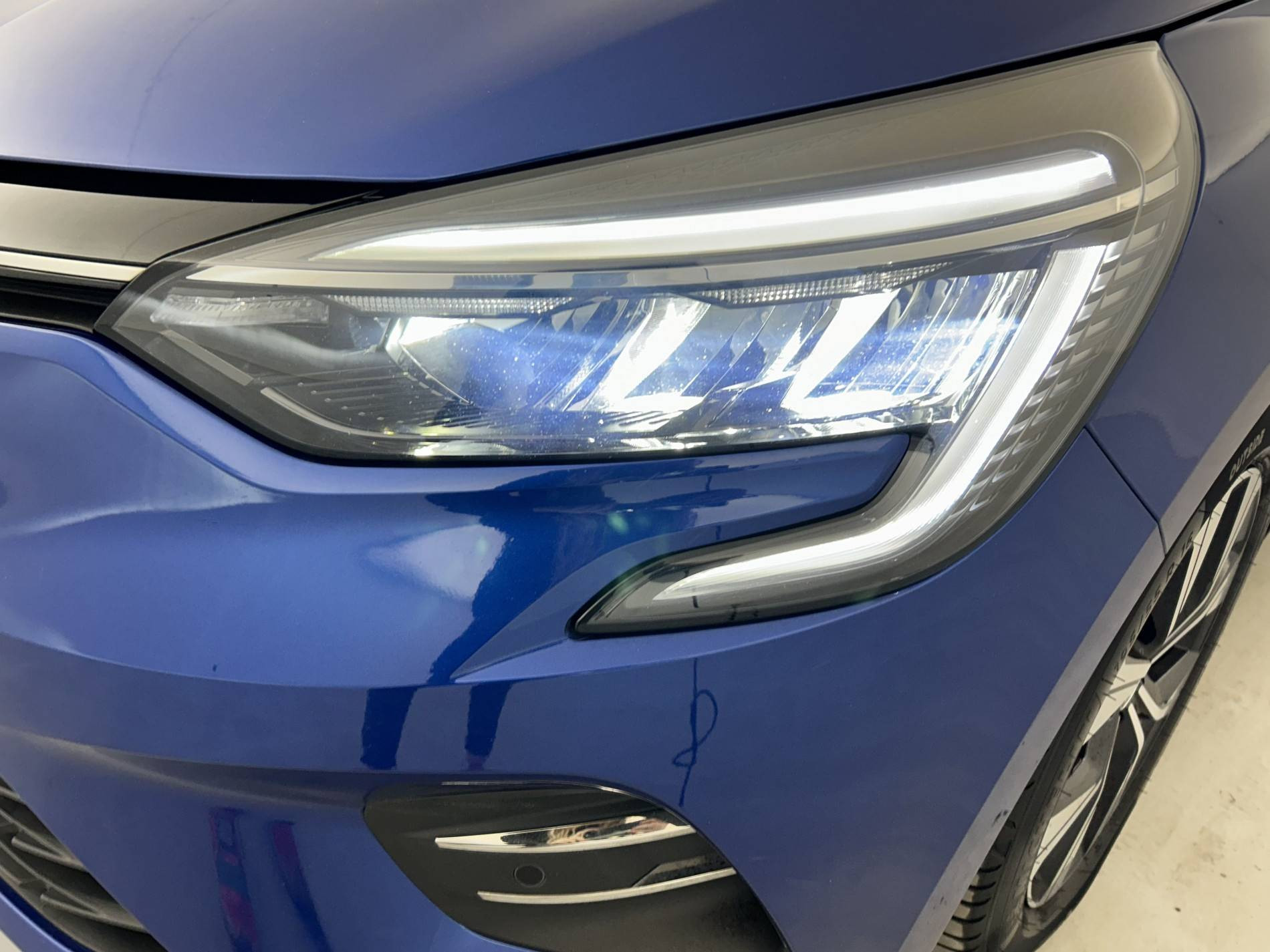 Vente en ligne Renault Clio 5 Clio E-Tech 140 - 21N au prix de 16 450 €