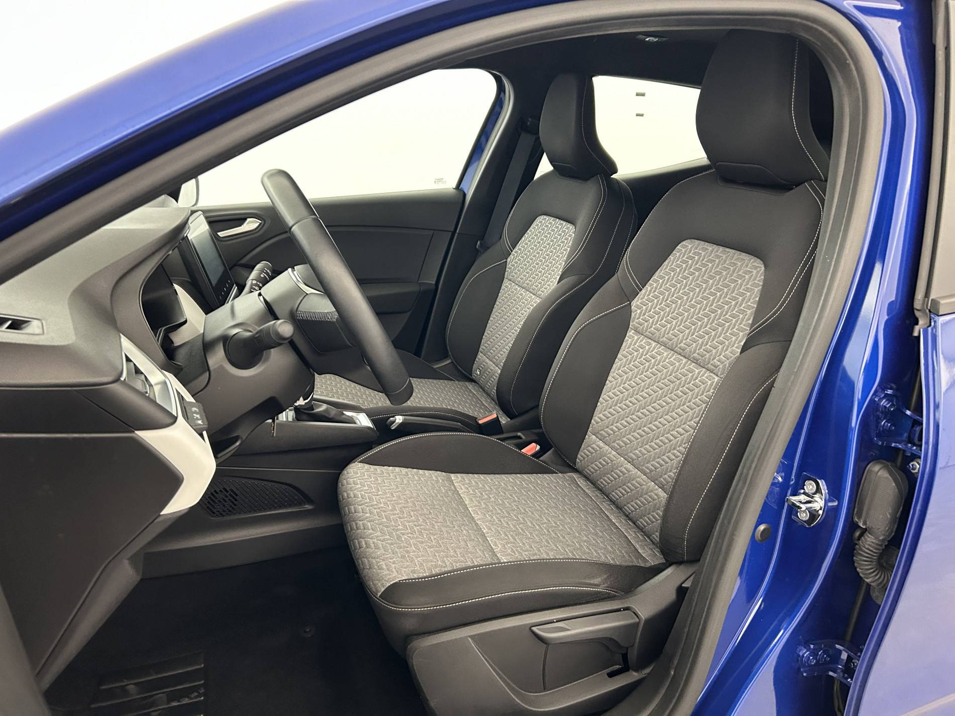 Vente en ligne Renault Clio 5 Clio E-Tech 140 - 21N au prix de 16 450 €