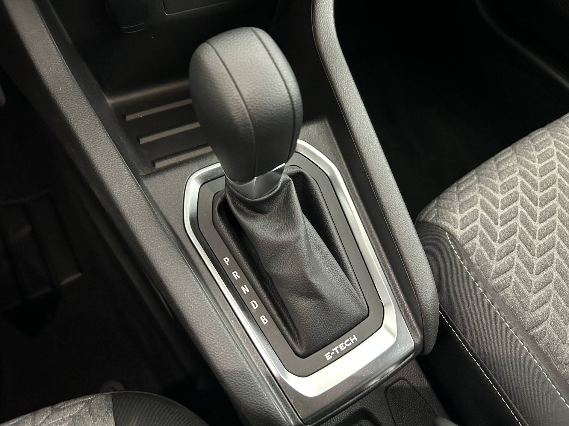 Vente en ligne Renault Clio 5 Clio E-Tech 140 - 21N au prix de 16 450 €