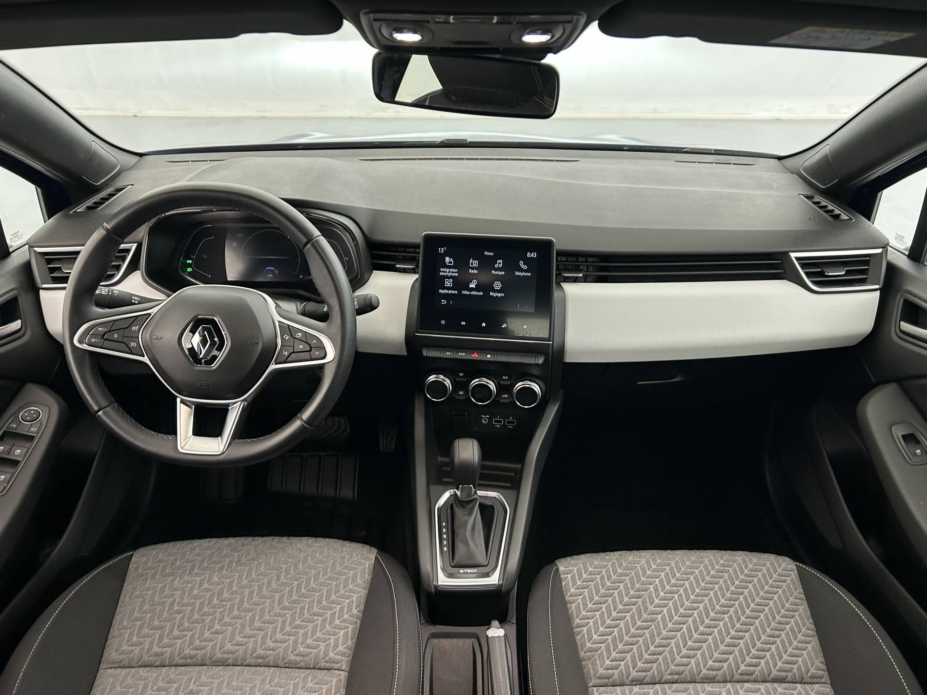 Vente en ligne Renault Clio 5 Clio E-Tech 140 - 21N au prix de 16 450 €