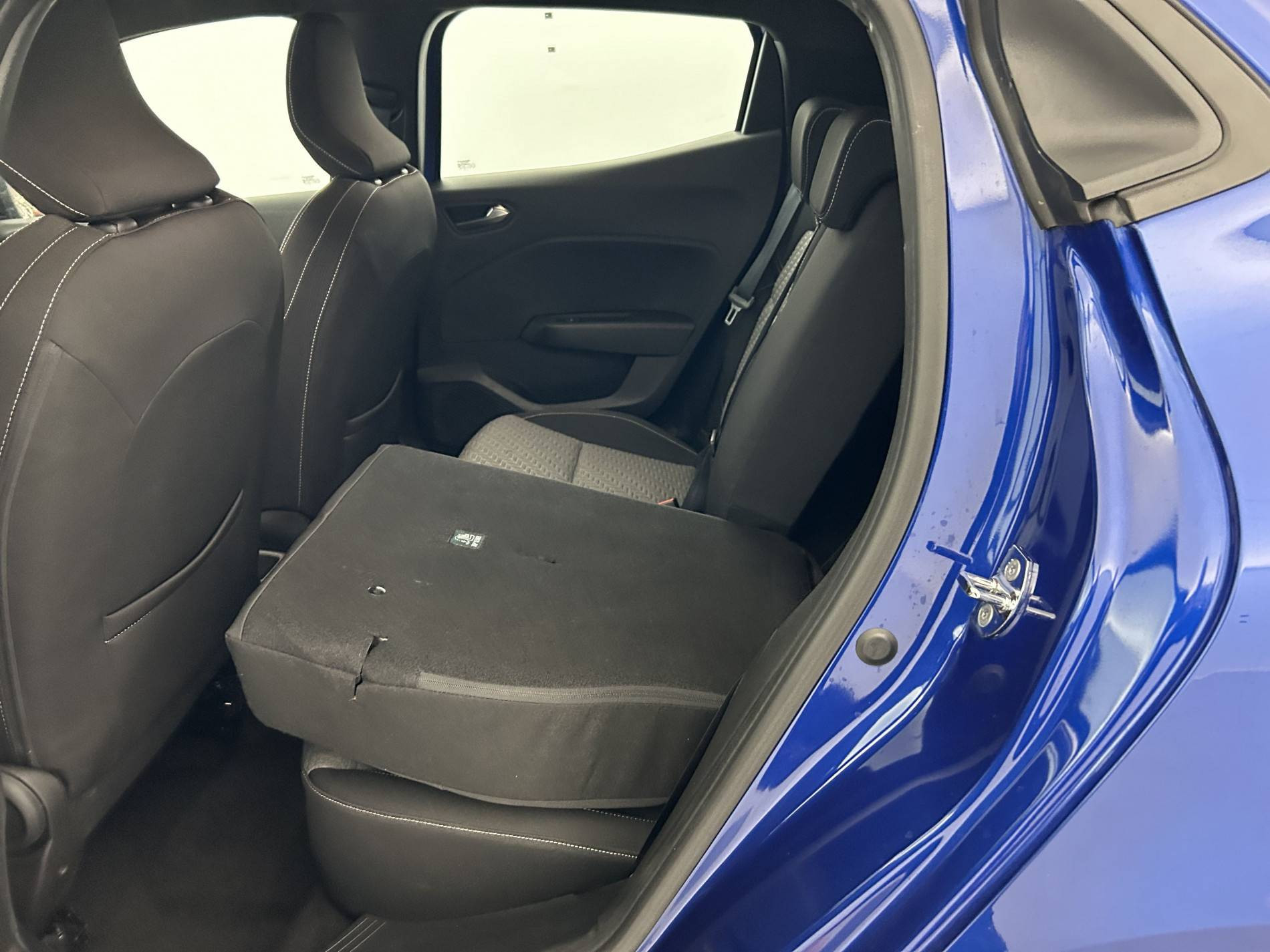 Vente en ligne Renault Clio 5 Clio E-Tech 140 - 21N au prix de 16 450 €