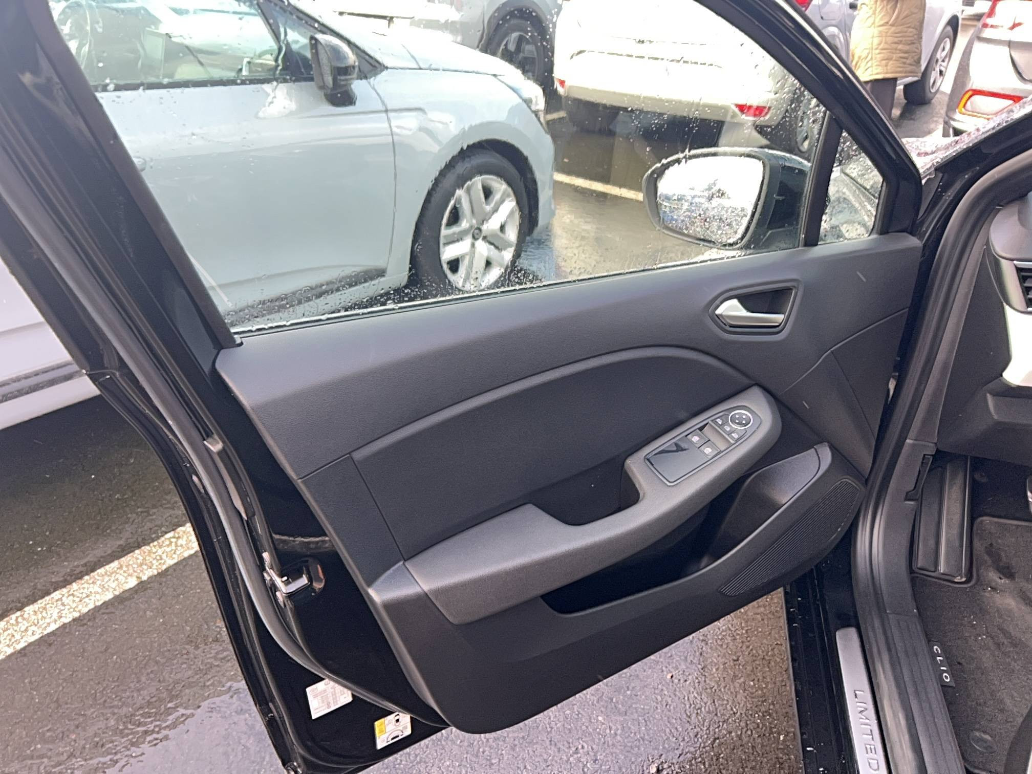 Vente en ligne Renault Clio 5 Clio TCe 90 - 21 au prix de 14 300 €