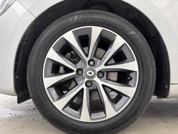 Vente en ligne Renault Clio 5 Clio E-Tech 140 au prix de 17 100 €