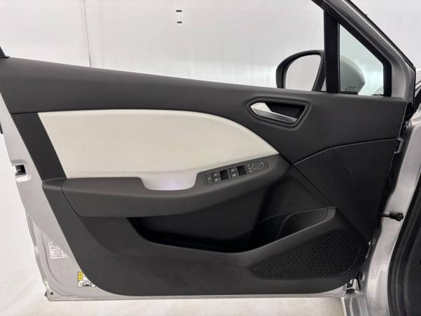 Vente en ligne Renault Clio 5 Clio E-Tech 140 - 21N au prix de 18 600 €