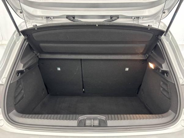 Vente en ligne Renault Clio 5 Clio E-Tech 140 - 21N au prix de 18 600 €