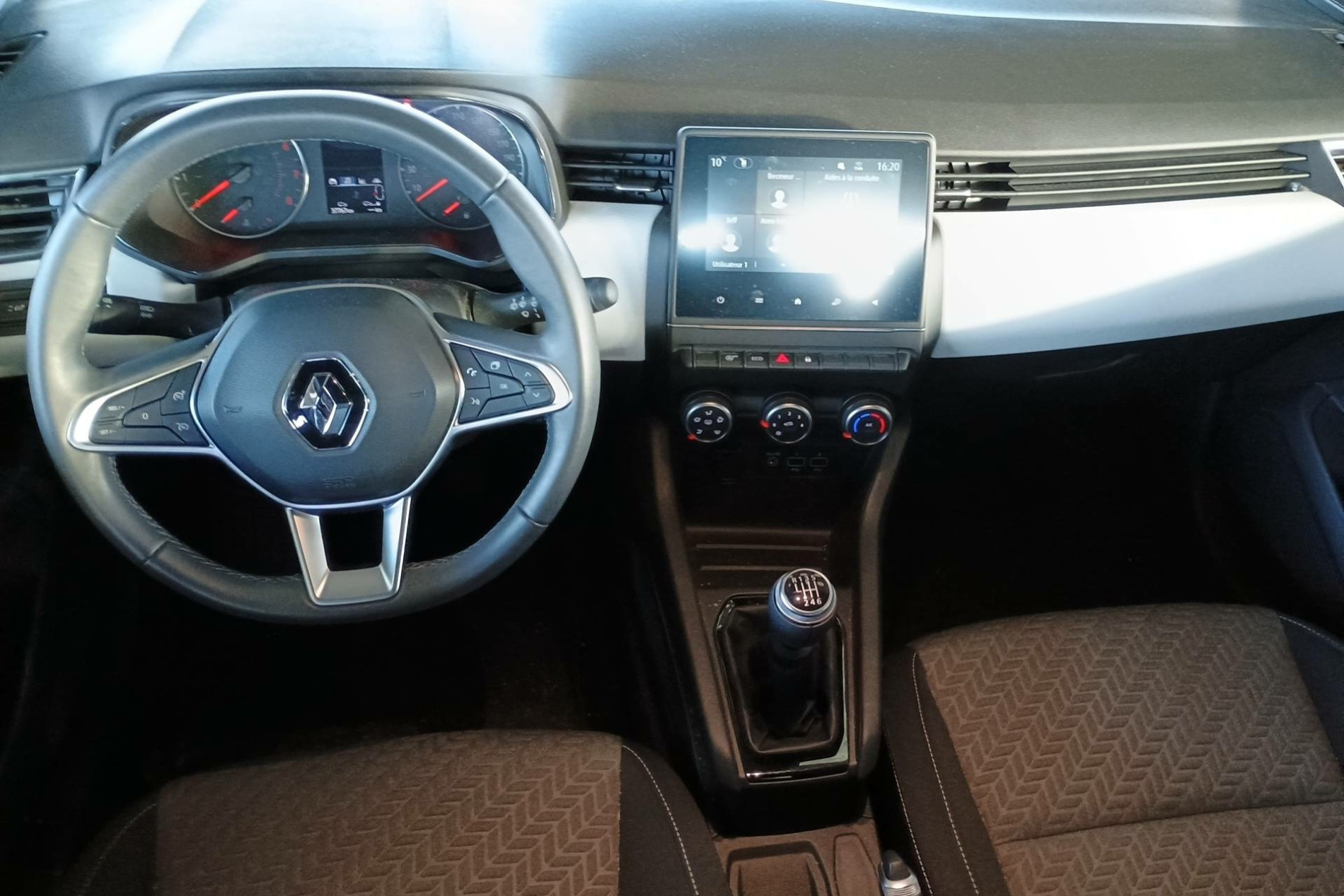 Vente en ligne Renault Clio 5 Clio TCe 90 - 21N au prix de 13 990 €