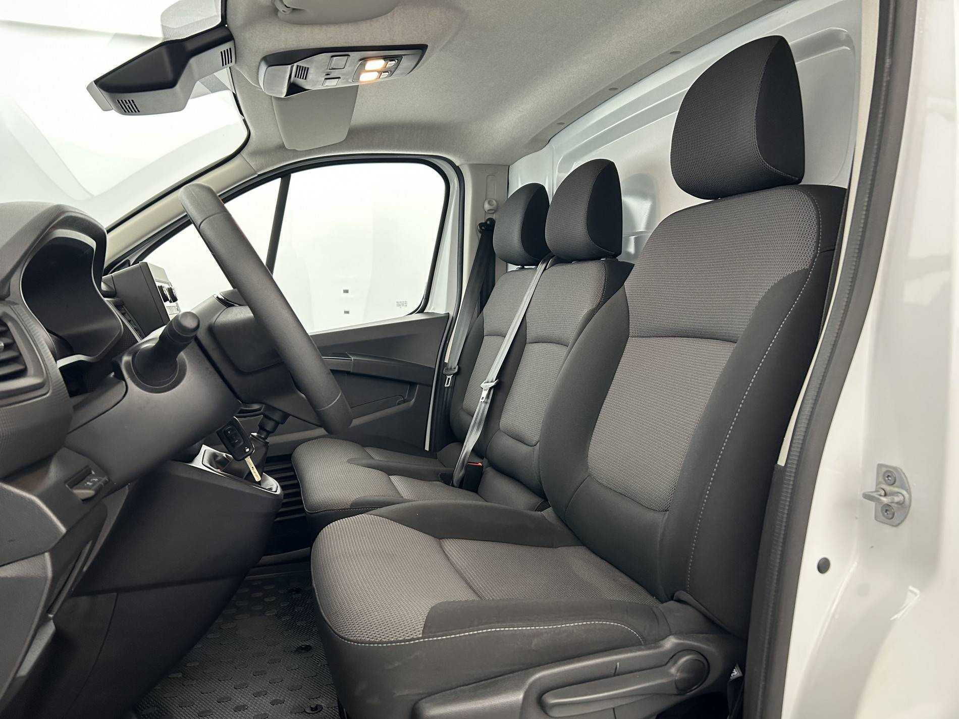 Vente en ligne Renault Trafic 3 Fourgon TRAFIC FGN L1H1 3T BLUE DCI 130 GSR2 au prix de 25 200 €