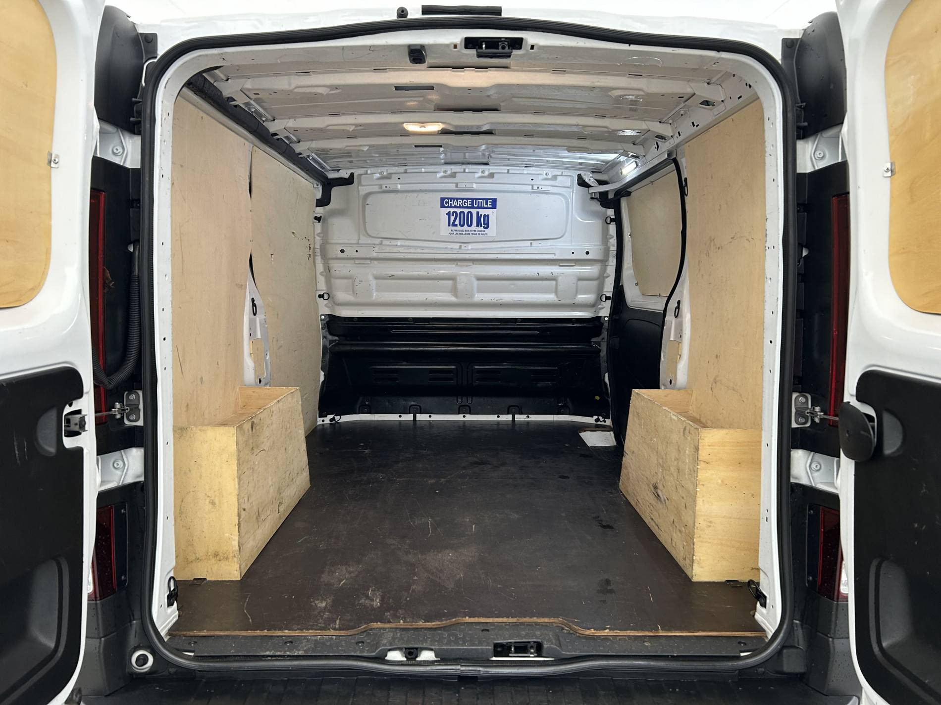 Vente en ligne Renault Trafic 3 Fourgon TRAFIC FGN L1H1 3T BLUE DCI 130 GSR2 au prix de 25 200 €