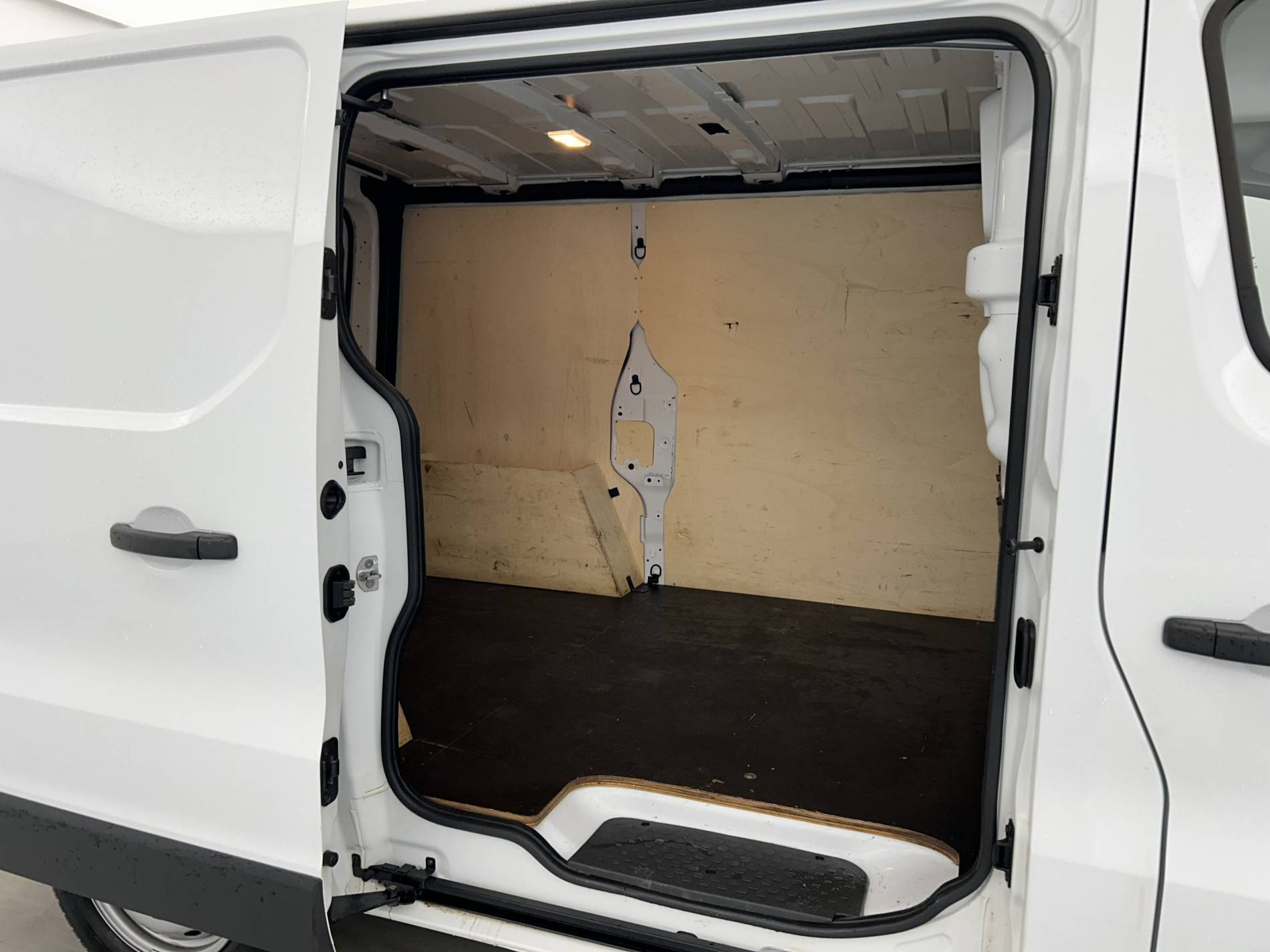 Vente en ligne Renault Trafic 3 Fourgon TRAFIC FGN L1H1 3T BLUE DCI 130 GSR2 au prix de 25 200 €