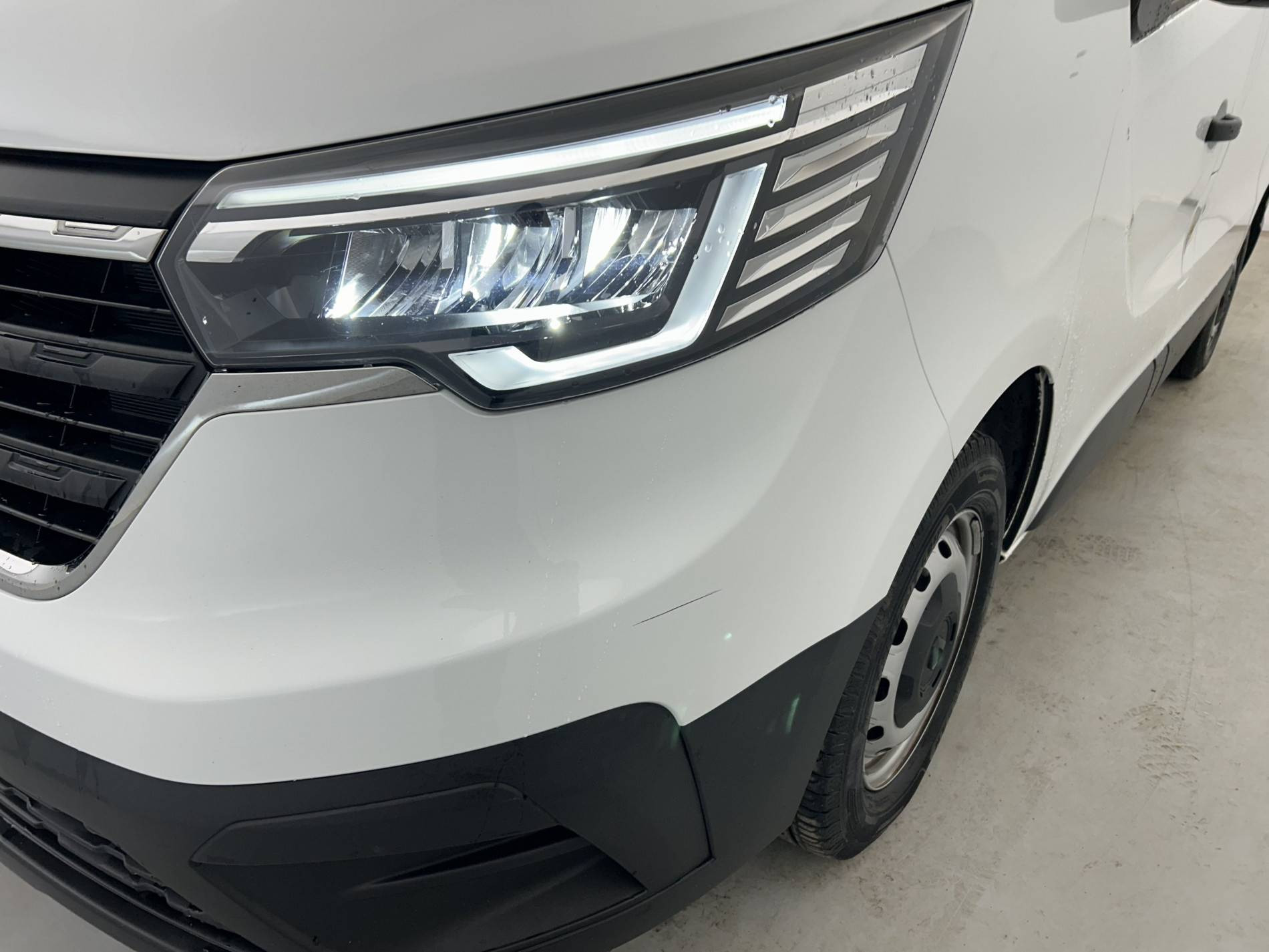 Vente en ligne Renault Trafic 3 Fourgon TRAFIC FGN L1H1 3T BLUE DCI 130 GSR2 au prix de 25 200 €