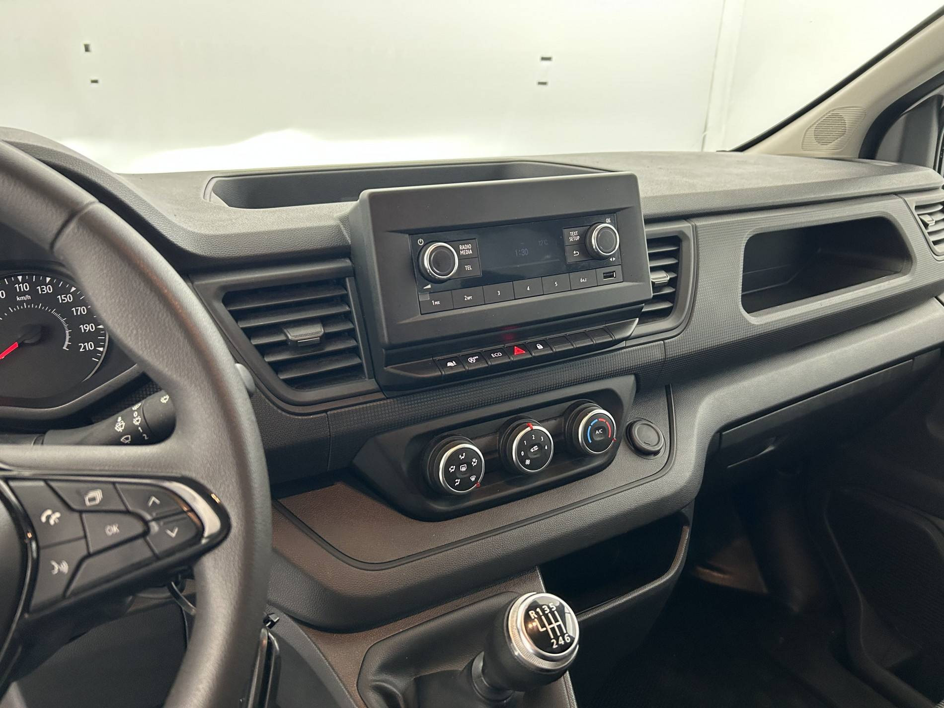 Vente en ligne Renault Trafic 3 Fourgon TRAFIC FGN L1H1 3T BLUE DCI 130 GSR2 au prix de 25 200 €