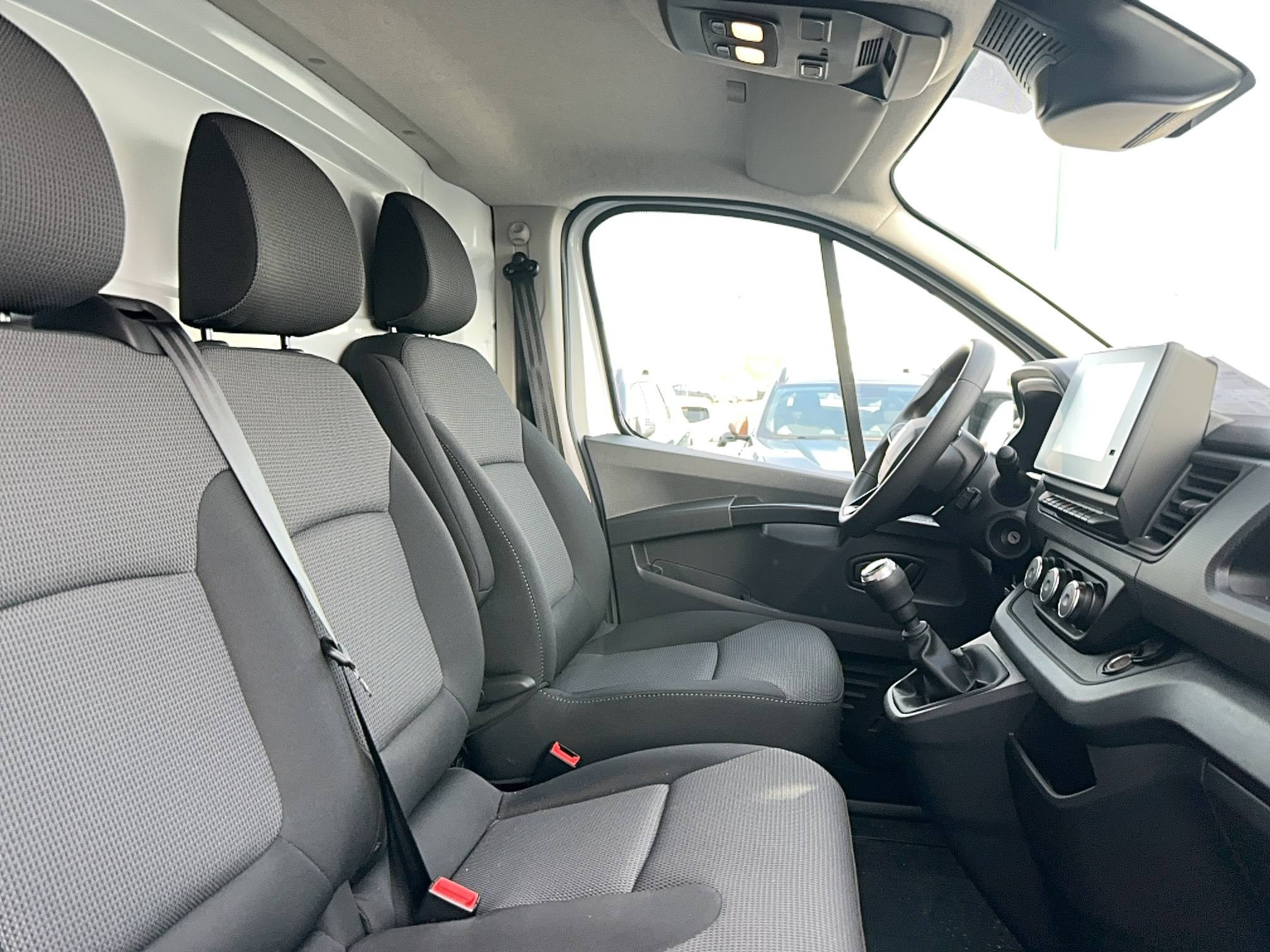 Vente en ligne Renault Trafic 3 Fourgon TRAFIC FGN L1H1 2T8 BLUE DCI 130 GSR2 au prix de 28 990 €