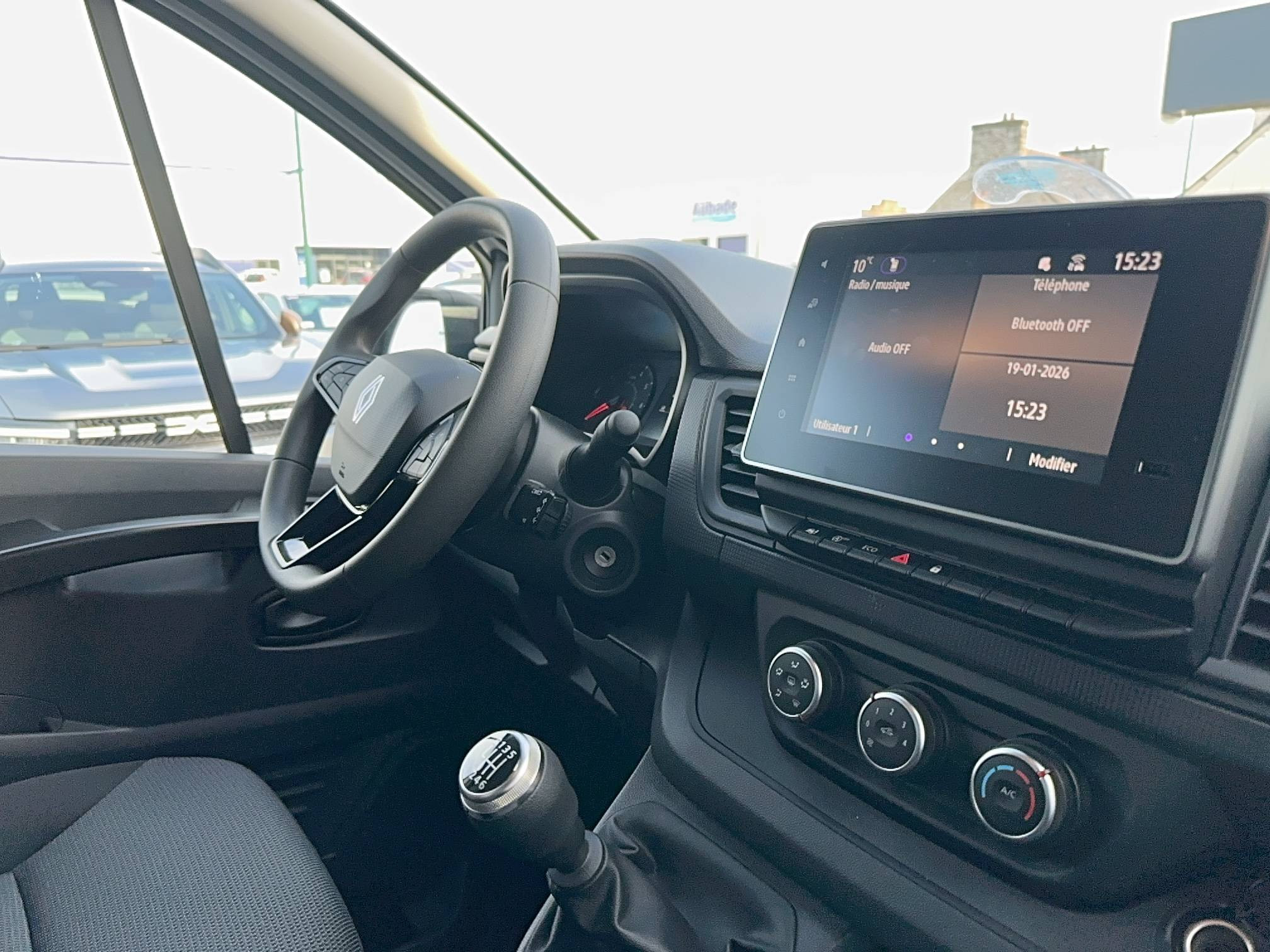 Vente en ligne Renault Trafic 3 Fourgon TRAFIC FGN L1H1 2T8 BLUE DCI 130 GSR2 au prix de 28 990 €