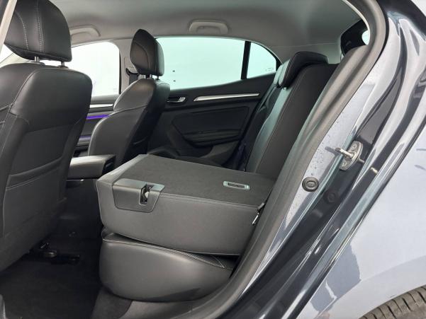 Vente en ligne Renault Megane 4  Blue dCi 115 EDC au prix de 22 990 €