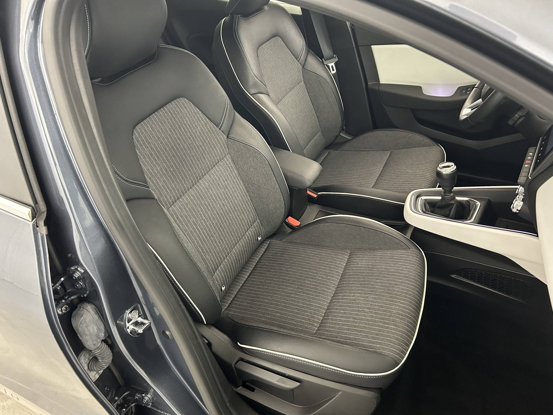 Vente en ligne Renault Clio 5 Clio TCe 90 - 21N au prix de 13 950 €