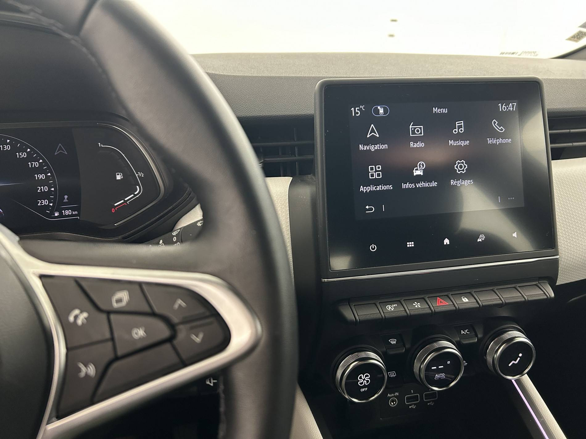 Vente en ligne Renault Clio 5 Clio TCe 90 - 21N au prix de 13 950 €