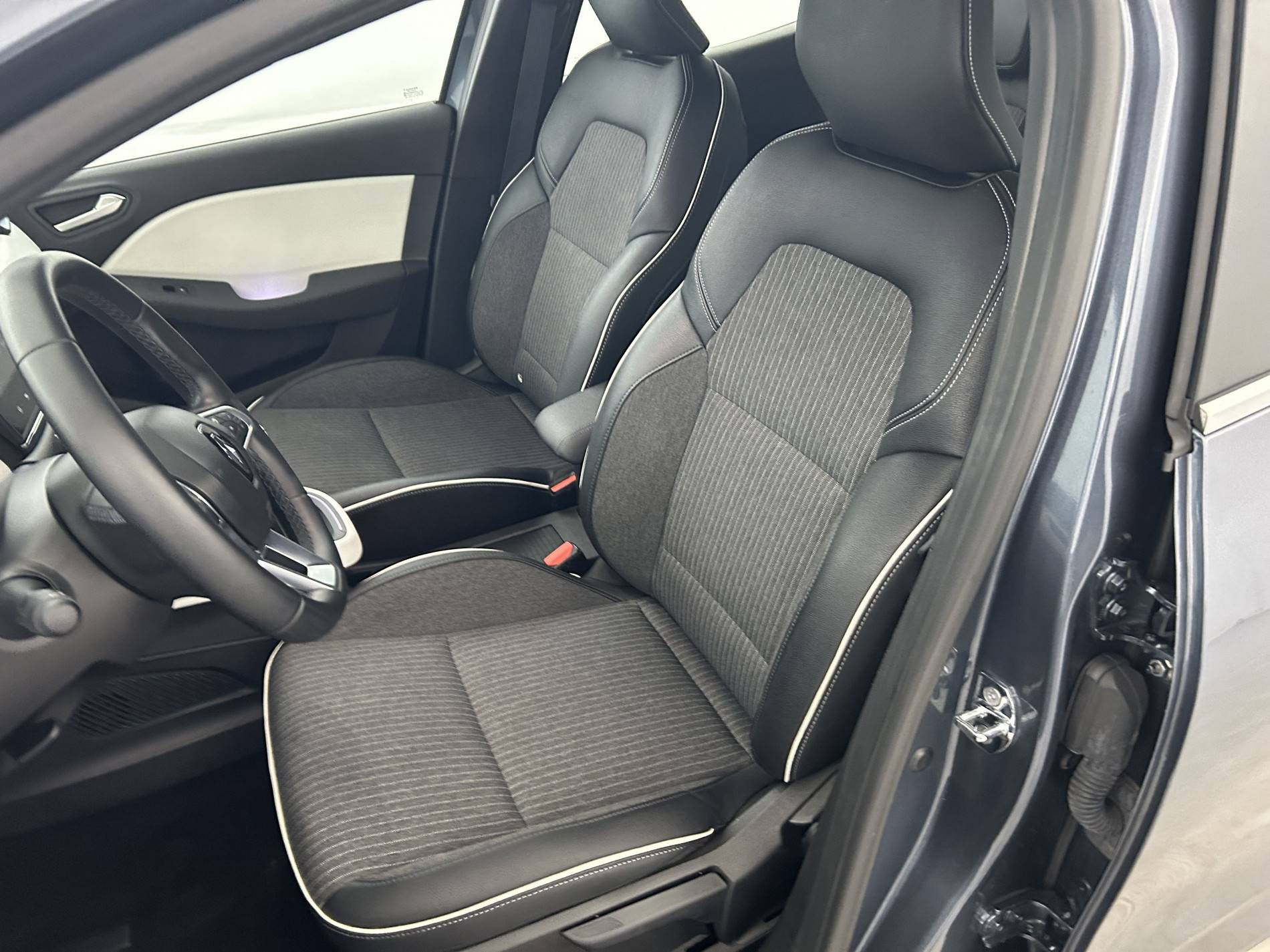 Vente en ligne Renault Clio 5 Clio TCe 90 - 21N au prix de 13 950 €