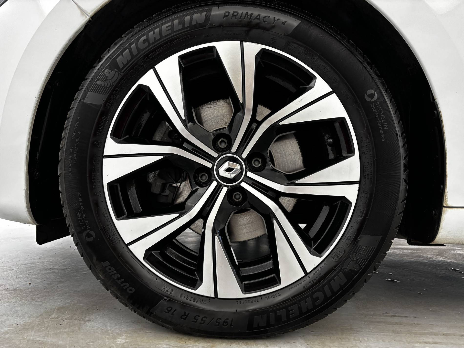 Vente en ligne Renault Clio 5 Clio Blue dCi 100 au prix de 14 800 €