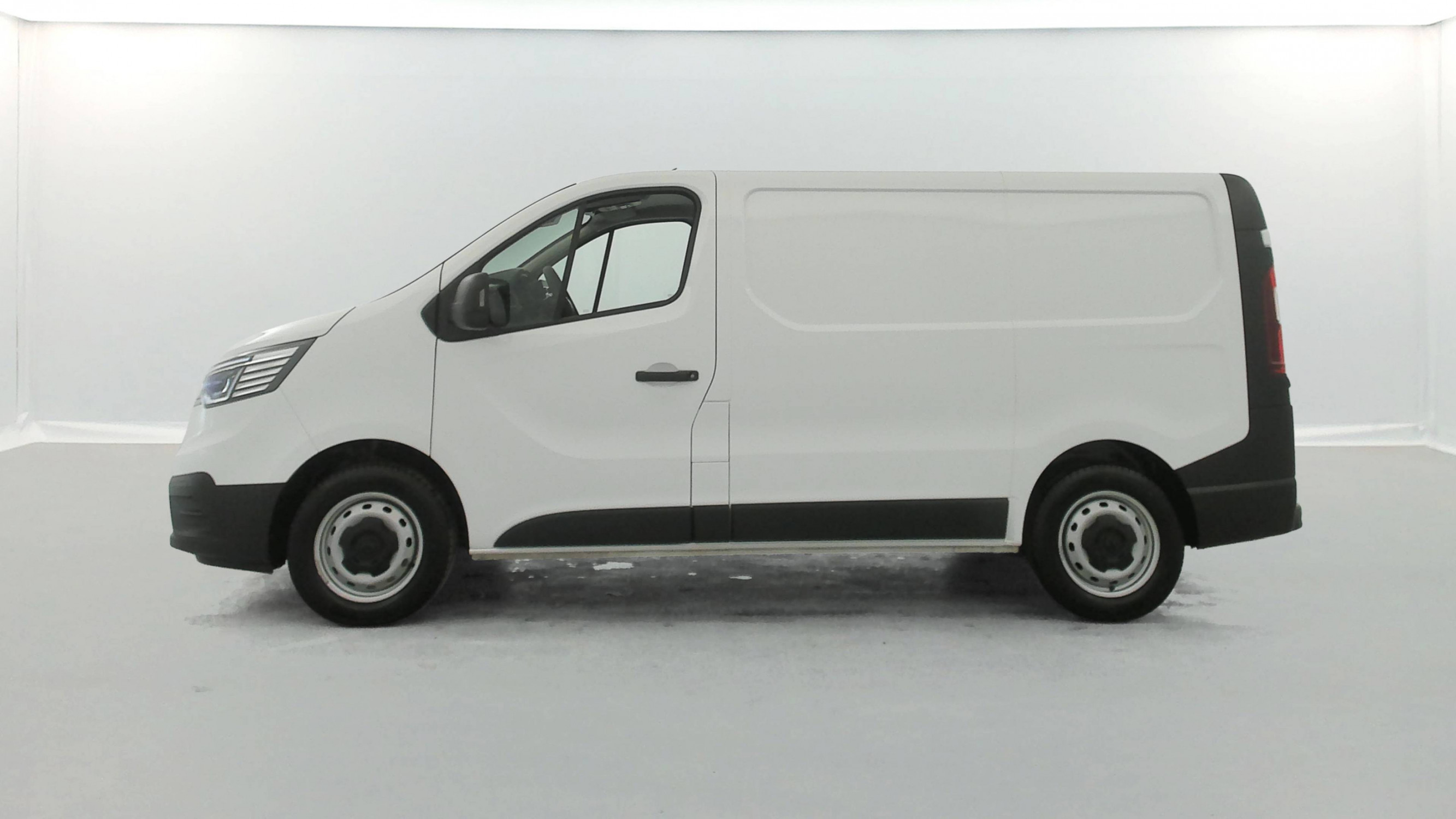 Vente en ligne Renault Trafic 3 Fourgon TRAFIC FGN CONFORT L1H1 3T BLUE DCI 130 au prix de 24 840 €