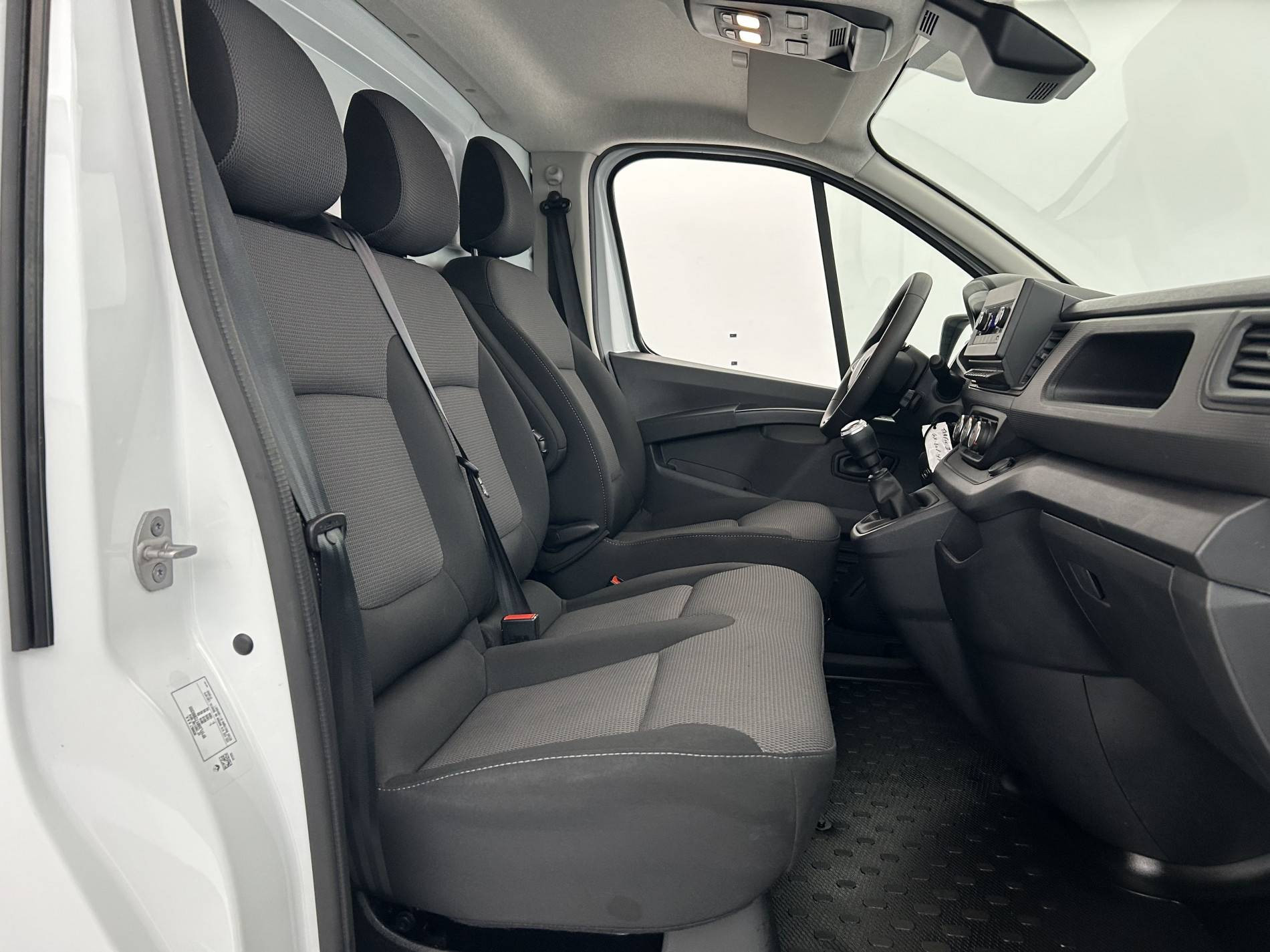 Vente en ligne Renault Trafic 3 Fourgon TRAFIC FGN CONFORT L1H1 3T BLUE DCI 130 au prix de 24 840 €