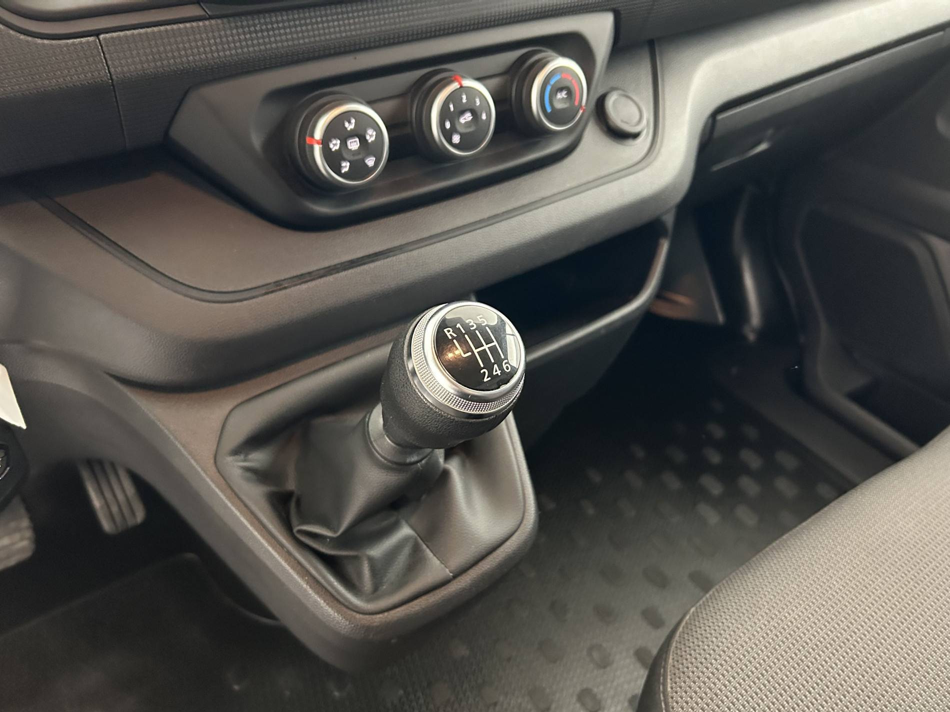 Vente en ligne Renault Trafic 3 Fourgon TRAFIC FGN CONFORT L1H1 3T BLUE DCI 130 au prix de 24 840 €