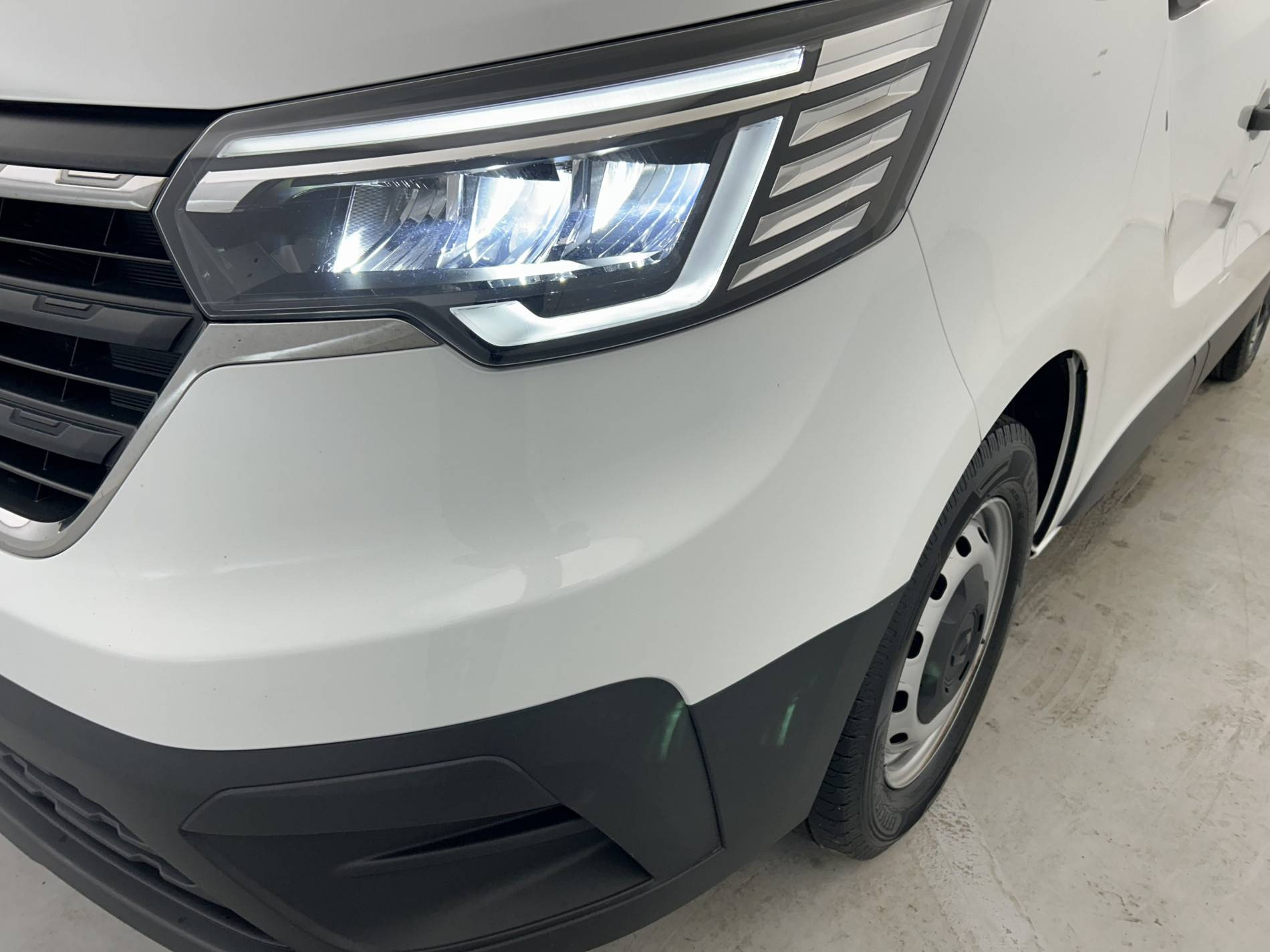 Vente en ligne Renault Trafic 3 Fourgon TRAFIC FGN CONFORT L1H1 3T BLUE DCI 130 au prix de 24 840 €