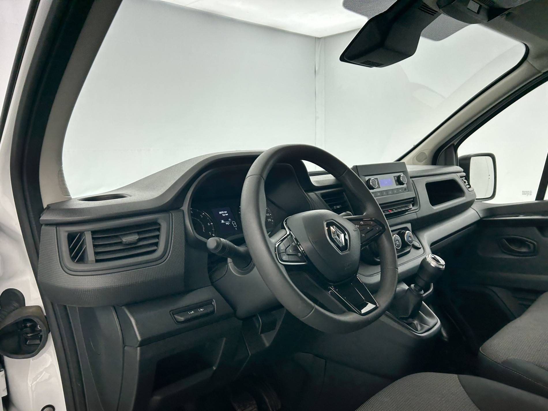 Vente en ligne Renault Trafic 3 Fourgon TRAFIC FGN CONFORT L1H1 3T BLUE DCI 130 au prix de 24 840 €