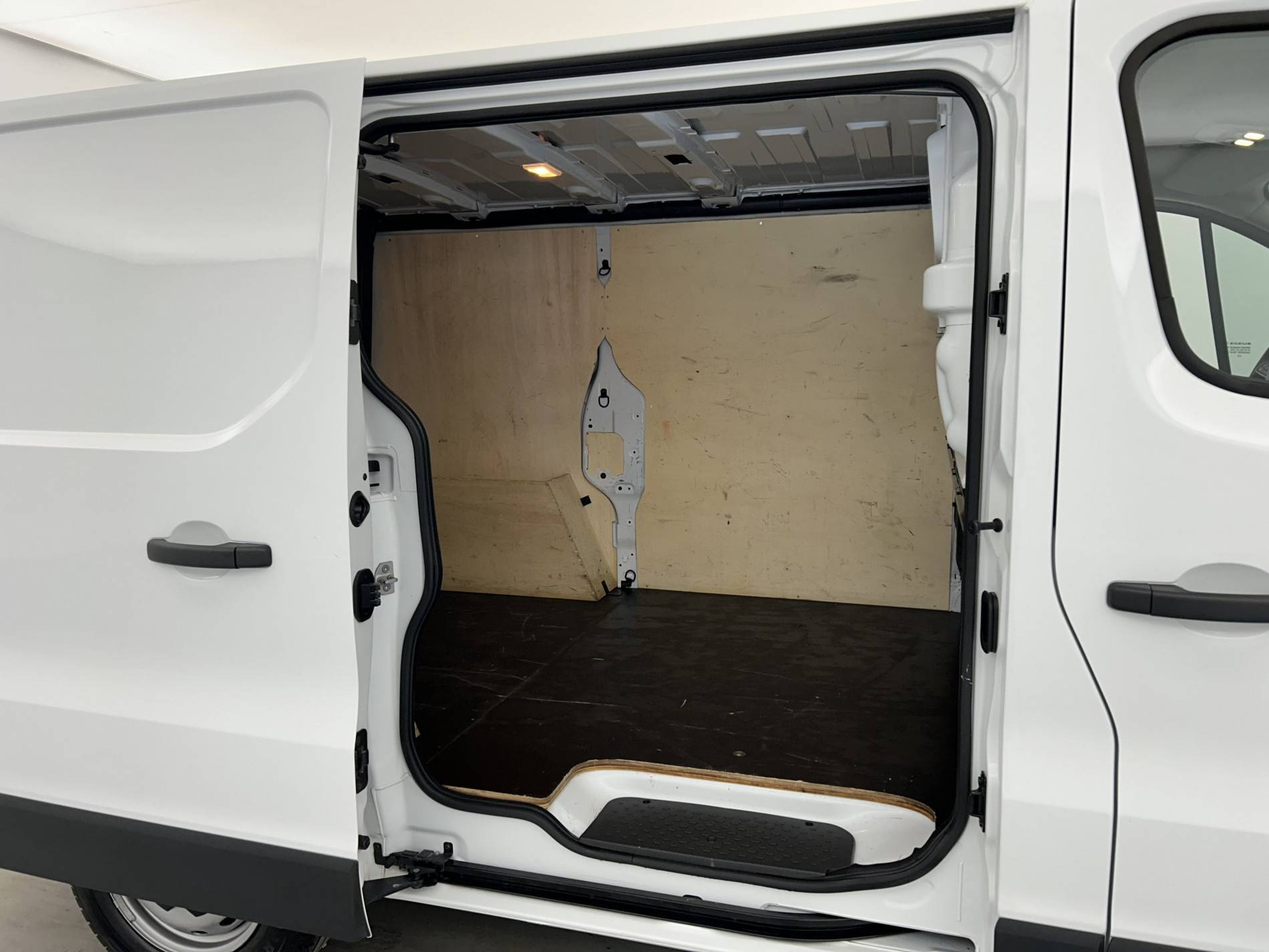 Vente en ligne Renault Trafic 3 Fourgon TRAFIC FGN CONFORT L1H1 3T BLUE DCI 130 au prix de 24 840 €