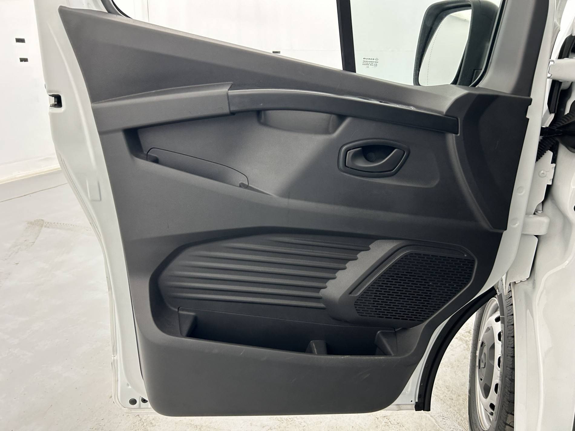 Vente en ligne Renault Trafic 3 Fourgon TRAFIC FGN CONFORT L1H1 3T BLUE DCI 130 au prix de 24 840 €