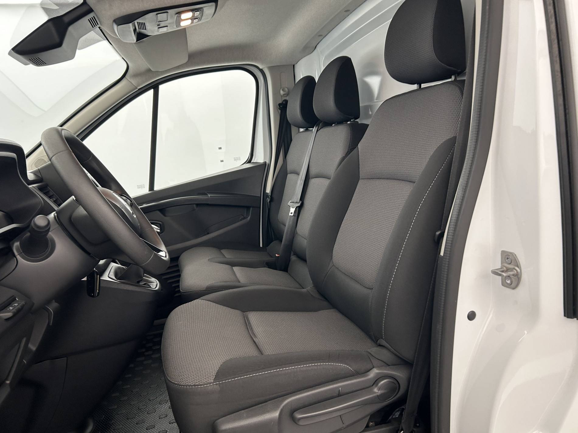 Vente en ligne Renault Trafic 3 Fourgon TRAFIC FGN CONFORT L1H1 3T BLUE DCI 130 au prix de 24 840 €