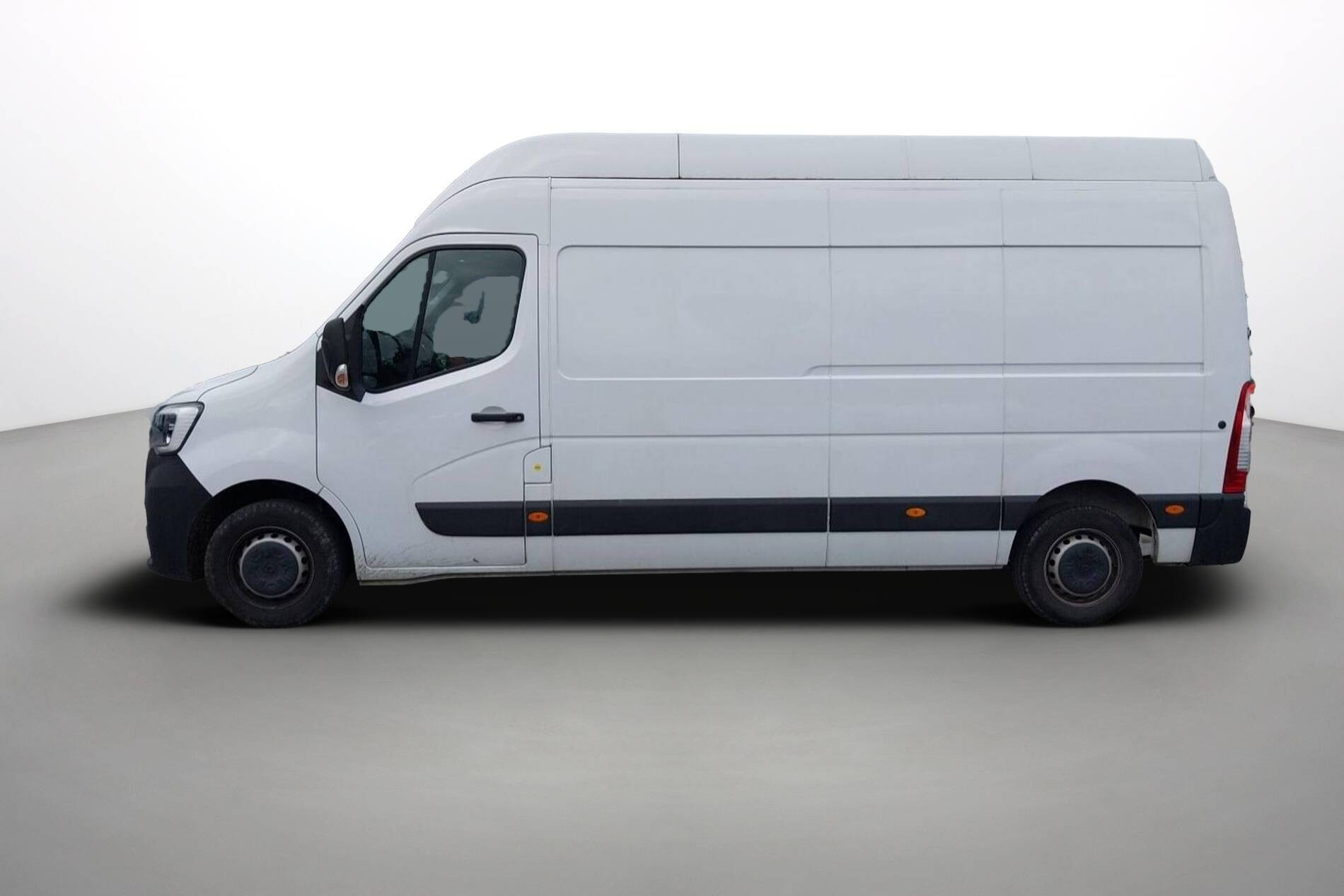 Vente en ligne Renault Master Fourgon MASTER FGN TRAC F3500 L3H3 BLUE DCI 135 au prix de 29 400 €