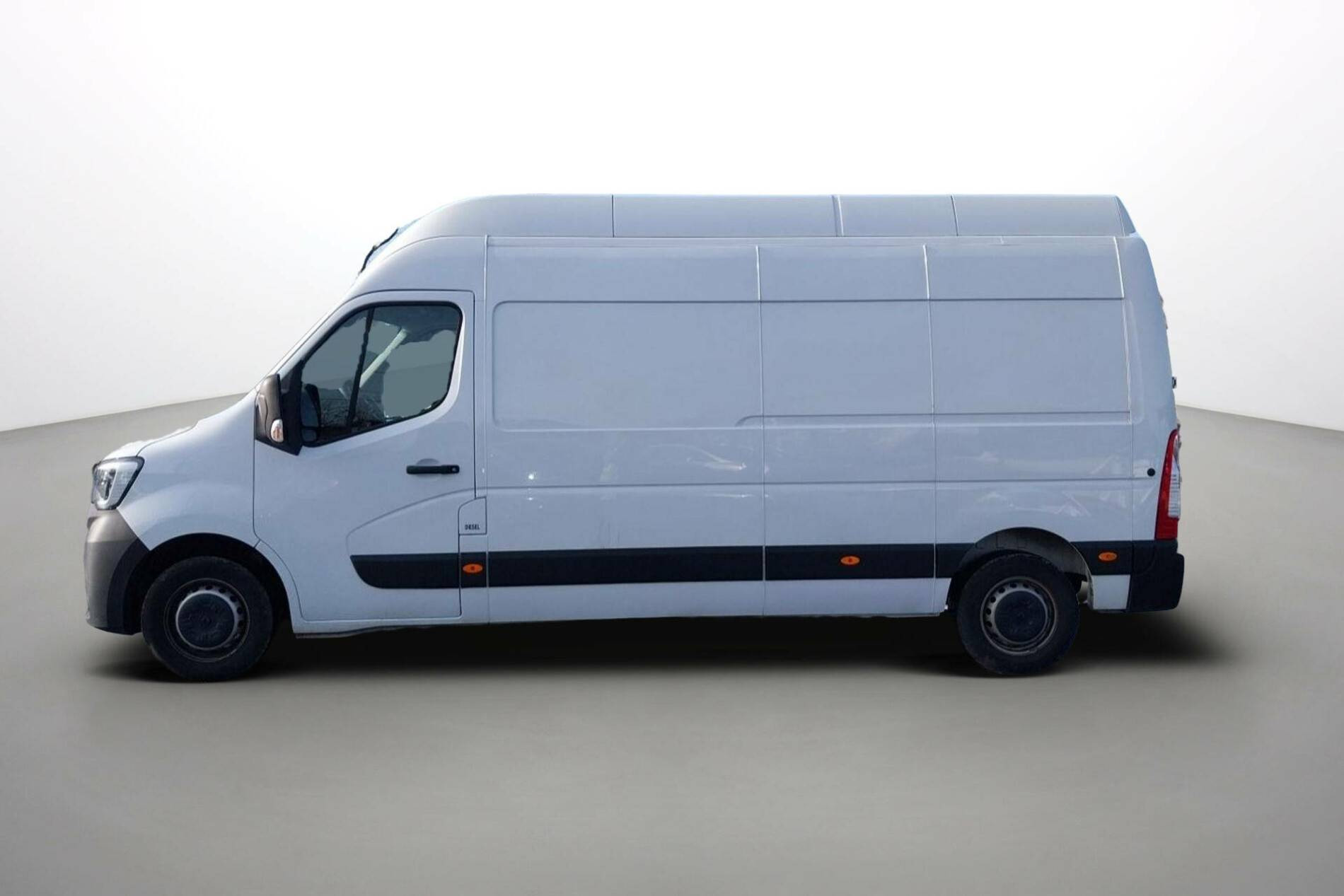 Vente en ligne Renault Master Fourgon MASTER FGN TRAC F3500 L3H3 BLUE DCI 135 au prix de 28 500 €