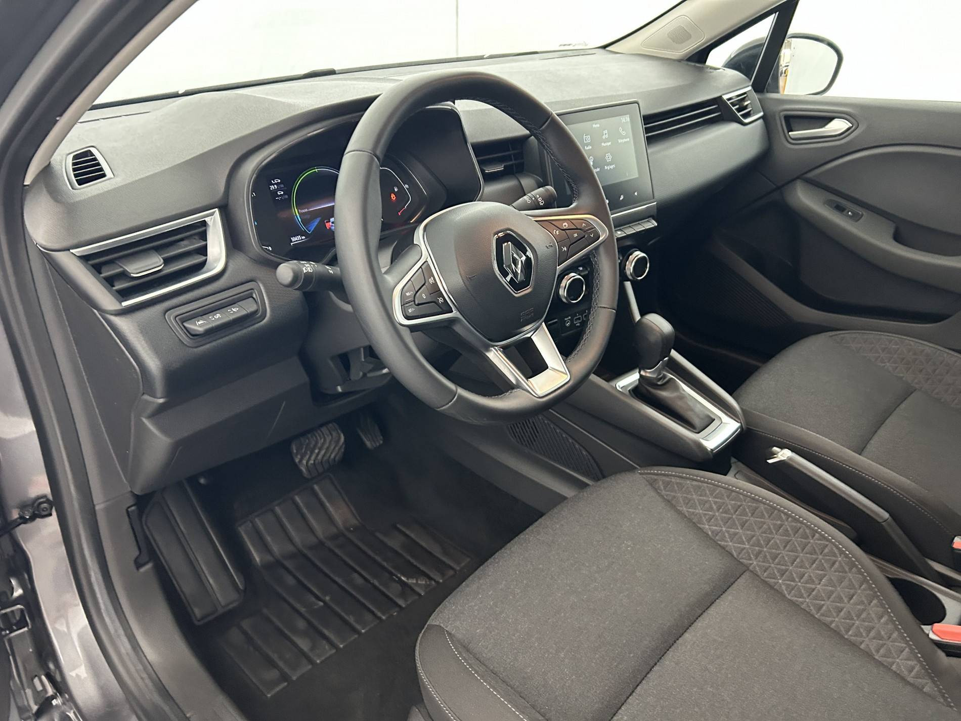 Vente en ligne Renault Clio 5 Clio E-Tech full hybrid 145 au prix de 17 490 €