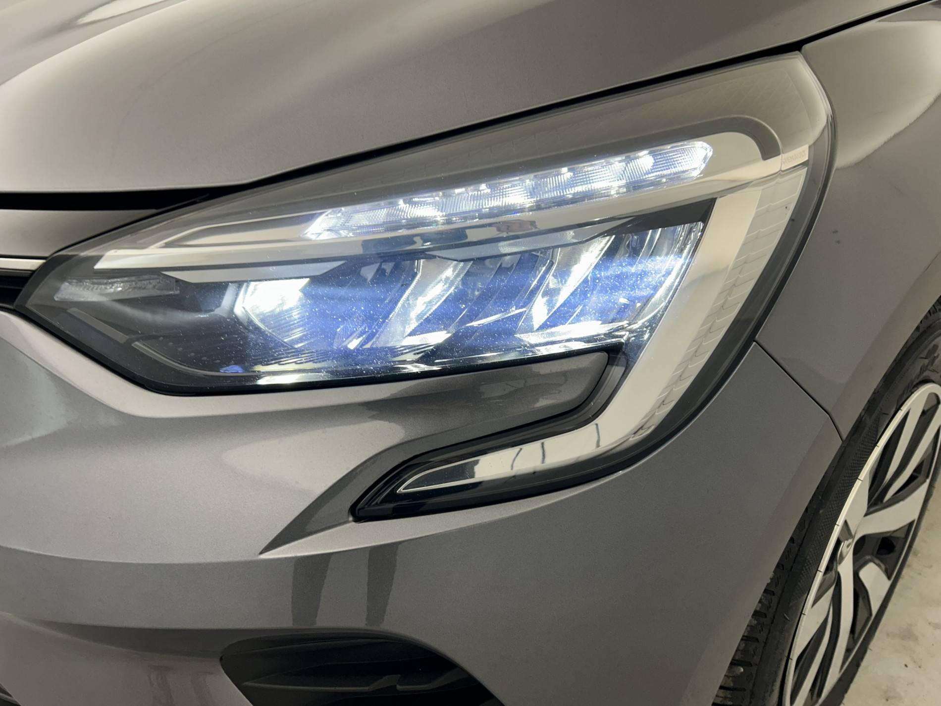 Vente en ligne Renault Clio 5 Clio E-Tech full hybrid 145 au prix de 17 490 €