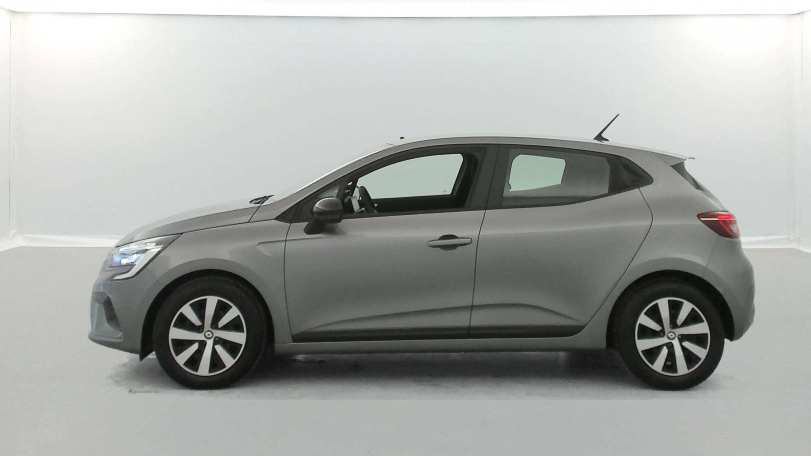 Vente en ligne Renault Clio 5 Clio E-Tech full hybrid 145 au prix de 17 490 €