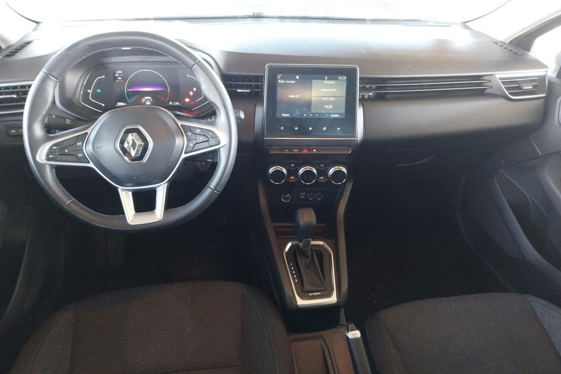 Vente en ligne Renault Clio 5 Clio E-Tech 140 - 21N au prix de 14 650 €